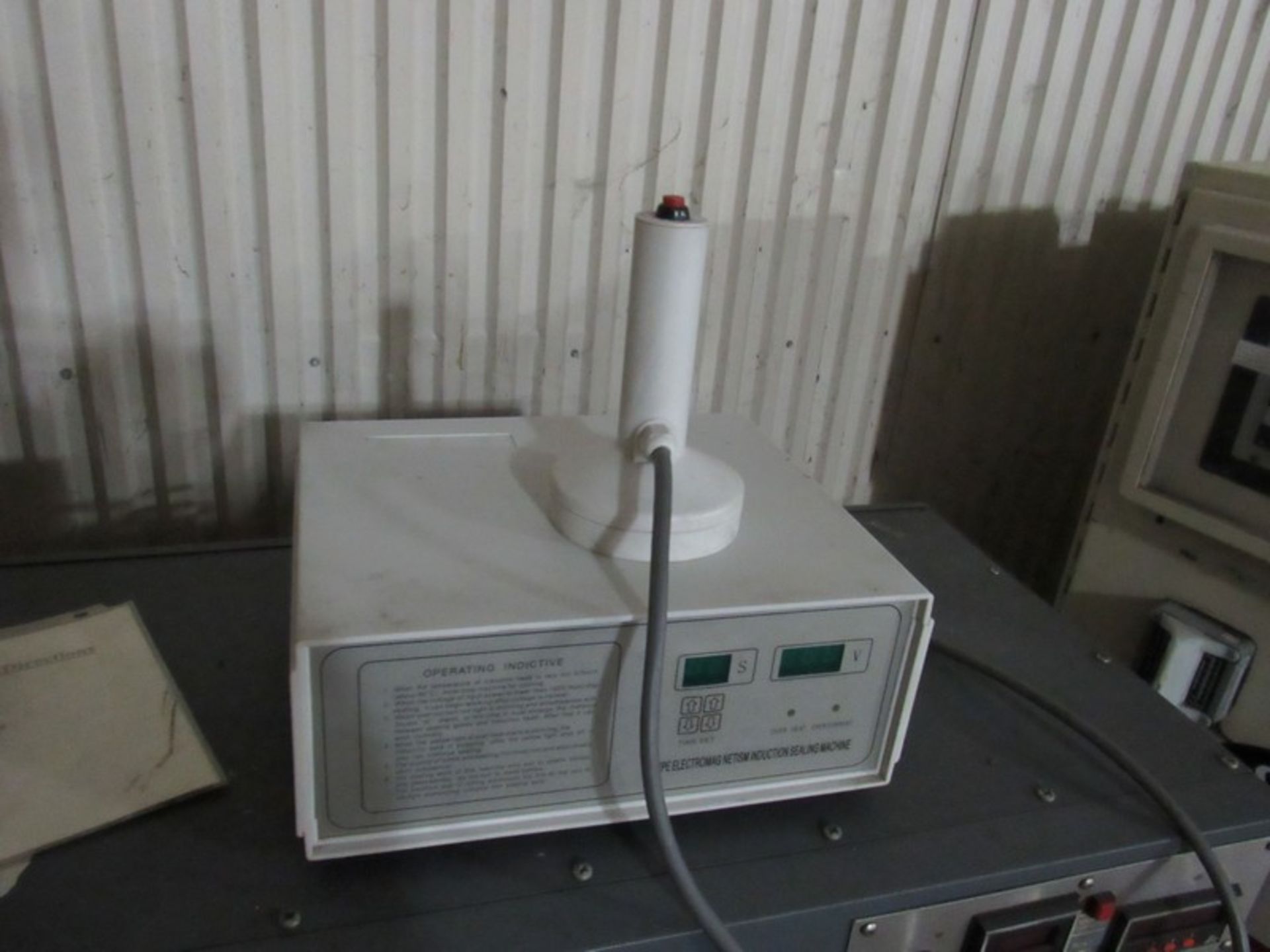 Laboratory Induction Sealing Machine for sealing aluminum foil inside plastic caps to plastic bottle