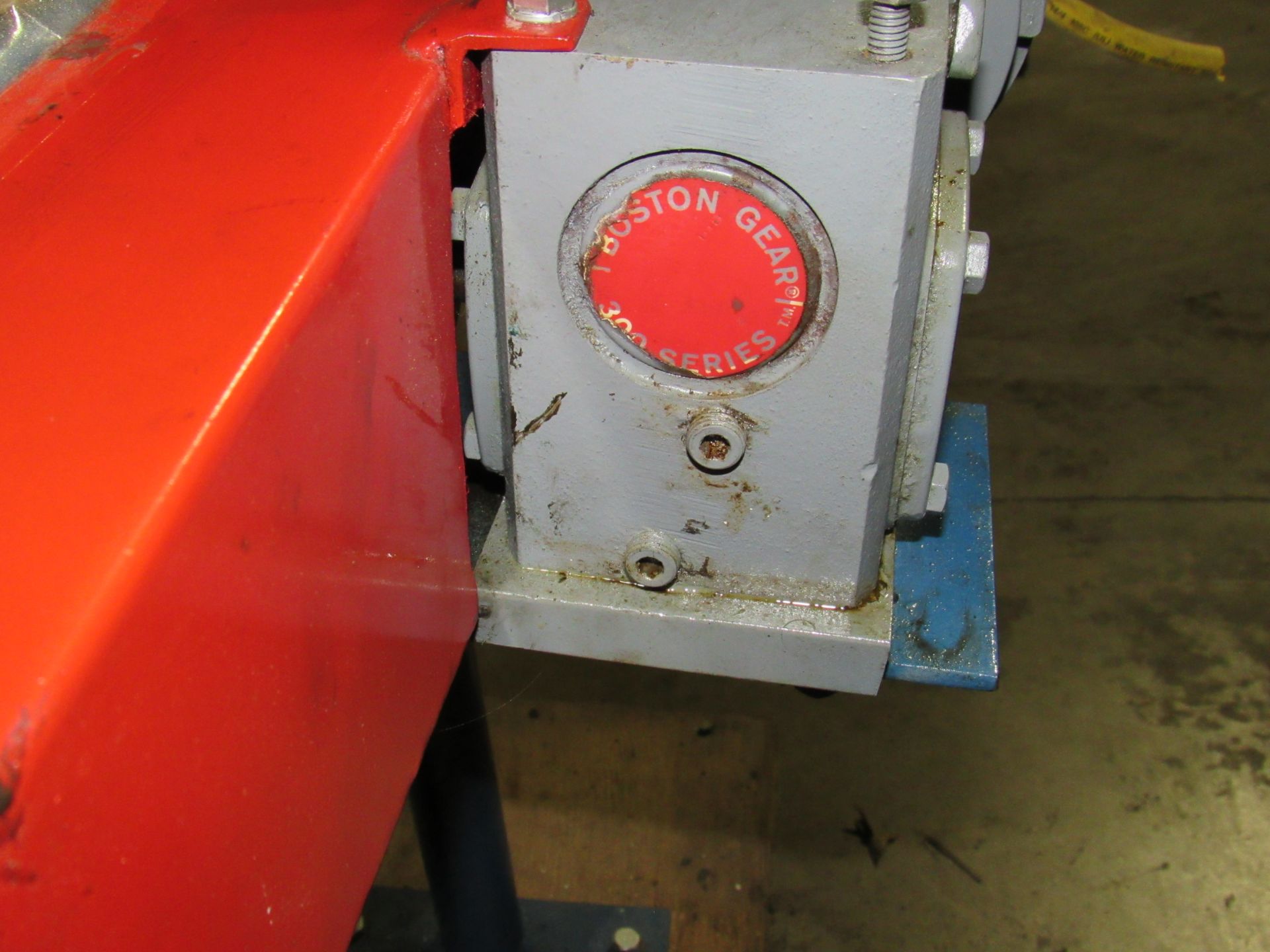 Powered belt conveyor (4.5" belting) Boston Gear Box -- (LOCATED IN IOWA, RIGGING INCLUDED WITH SALE - Image 12 of 16