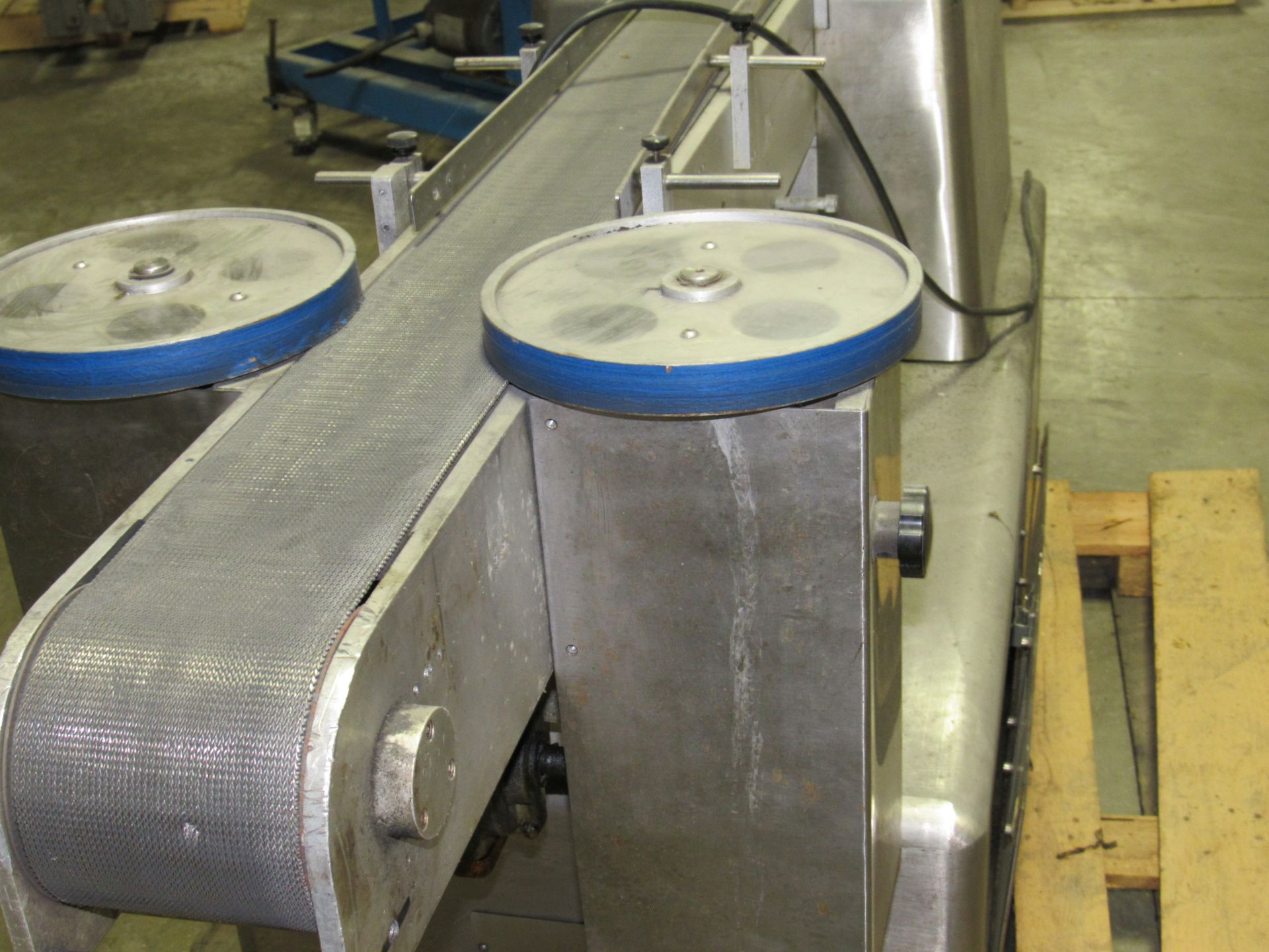 Accraply stainless steel conveyor indexer for labeler with chainlink conveyor belt. This Run on 115V - Image 18 of 24