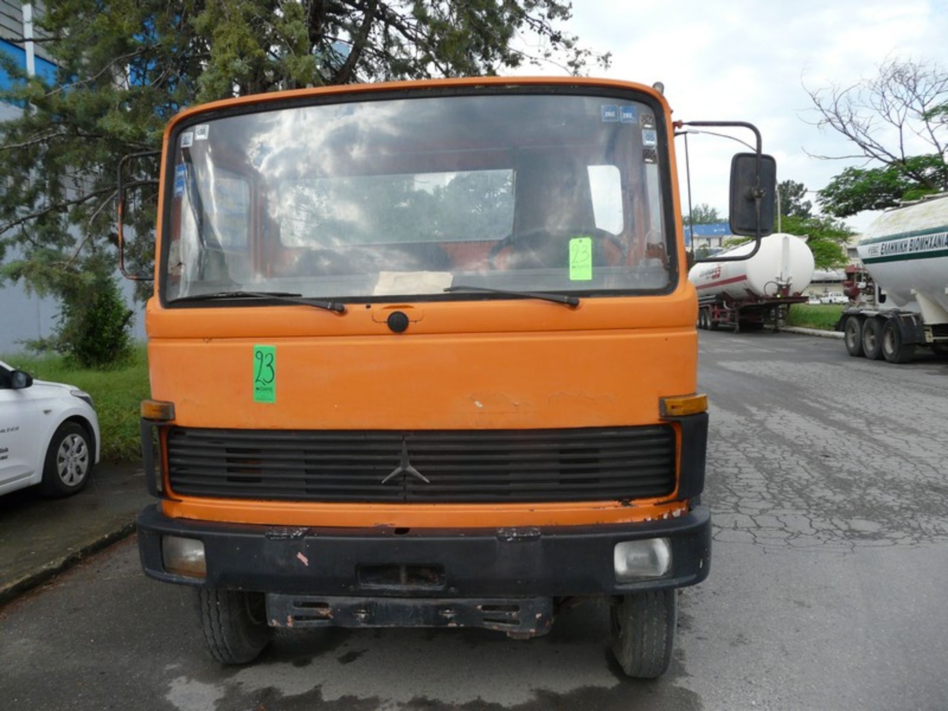 MERCEDES LP 813, REG NAI 2361, KM 670500, Service Book Available, Year: 1986 (Located in Greece -