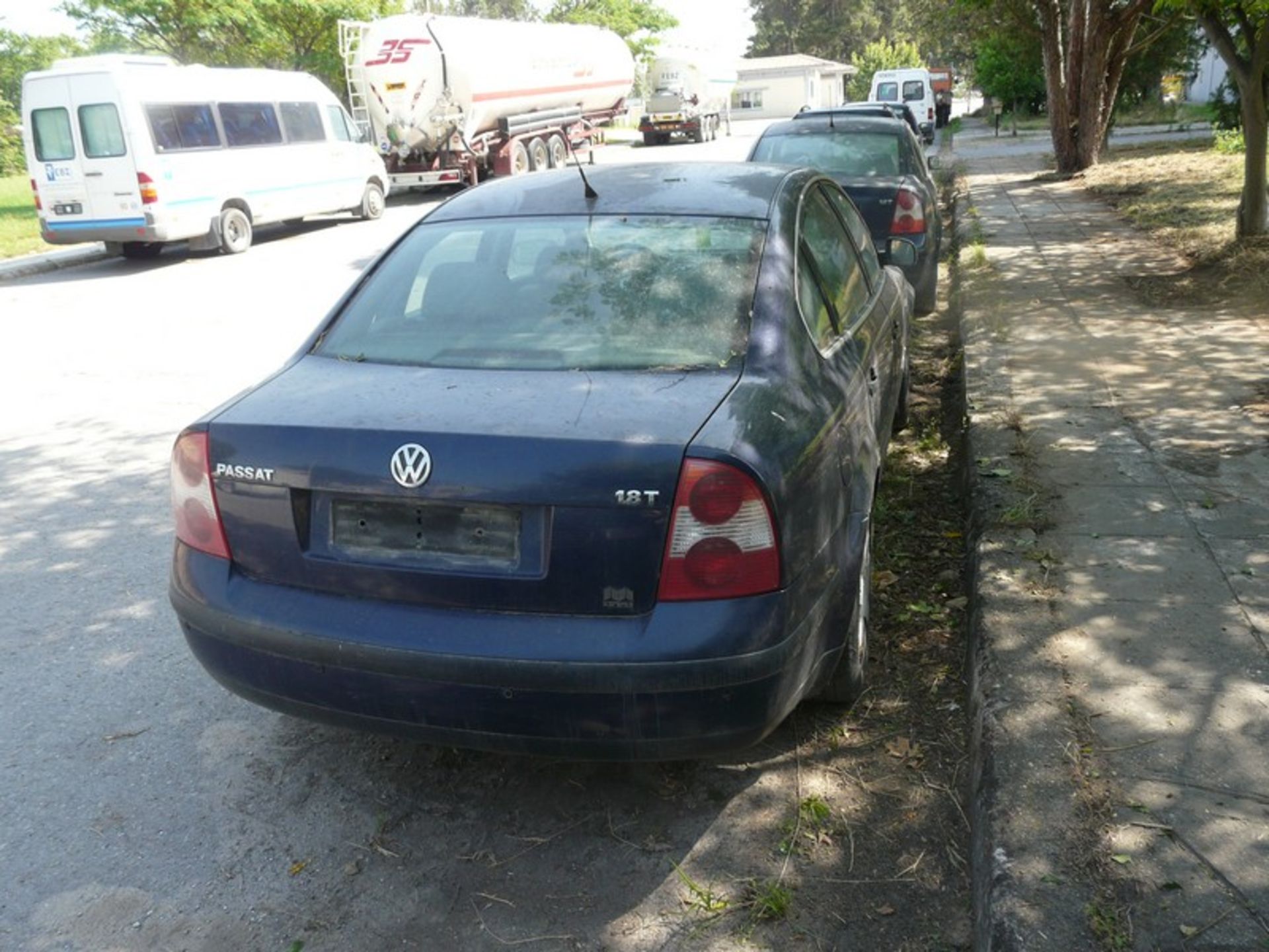 VW PASSAT 1.8 T PETROL, 5 doors , REG ZMK 2494 KM 625605,Service Book , Year: 2003 (Located in - Bild 5 aus 6