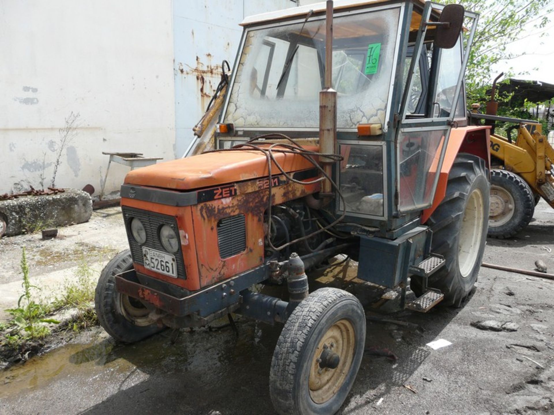 BULK BID FOR ALL TRACTORS (SUBJECT TO THE INDIVIDUAL BIDS IN LOTS 37, 76, 84, & 89) - Image 2 of 4
