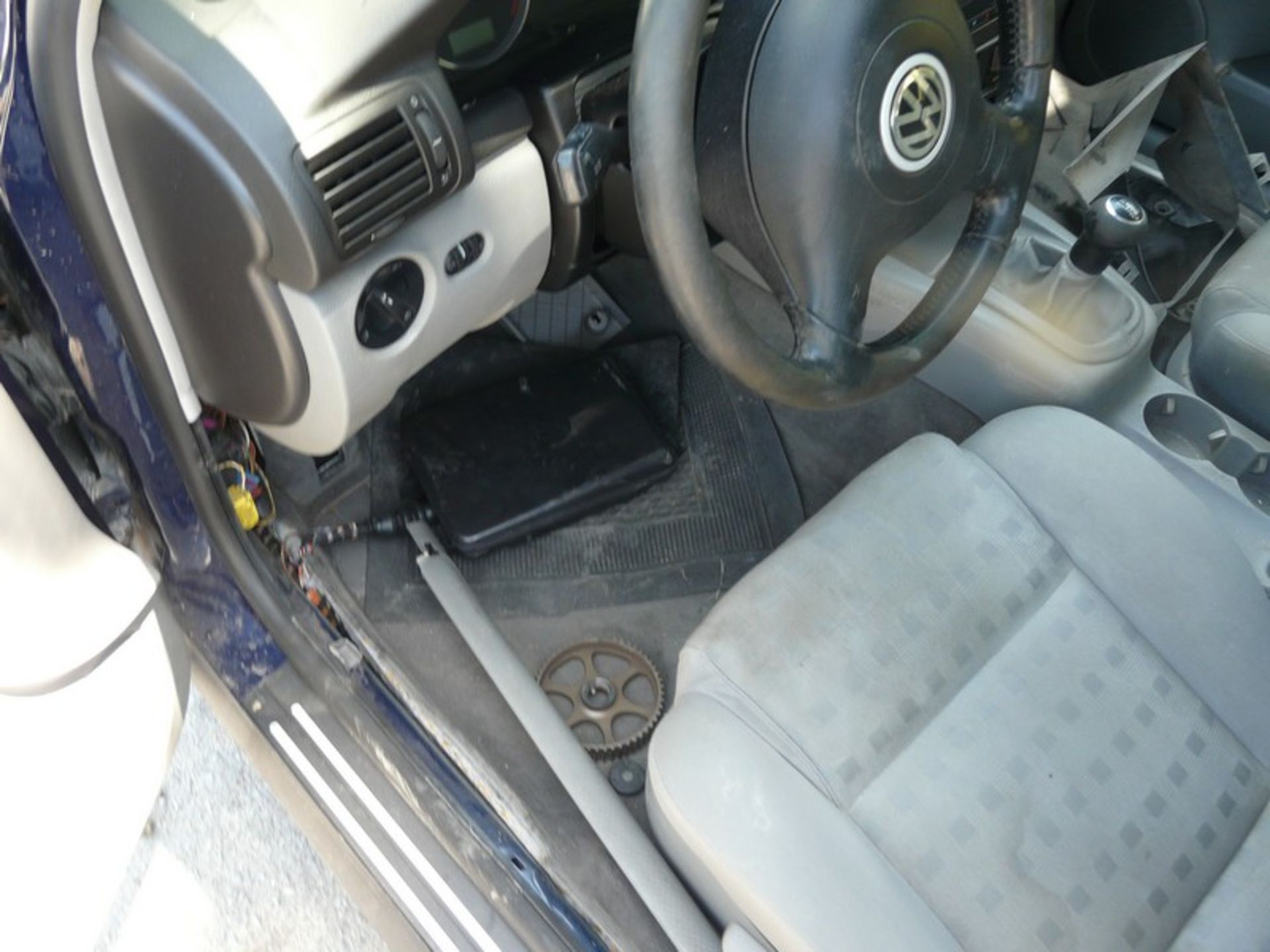 VW PASSAT 1.8 TURBO PETROL, 5 doors , REG: ZMA 4125 KM 373309, Small Damage, ALL spares are - Image 10 of 11