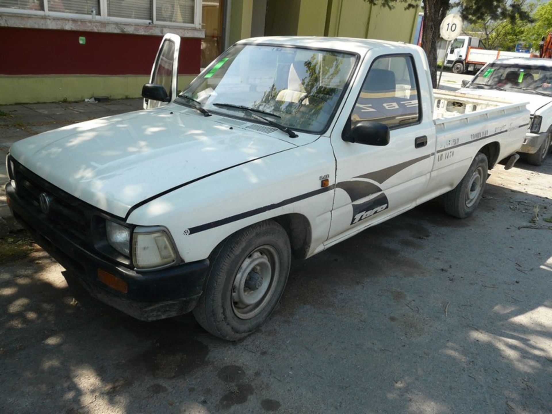 WV TARO REG NBY 4311, 2.4 DIESEL ,KM 441624,Pick Up Truck ,2 Doors , Service Book Available , - Image 3 of 14