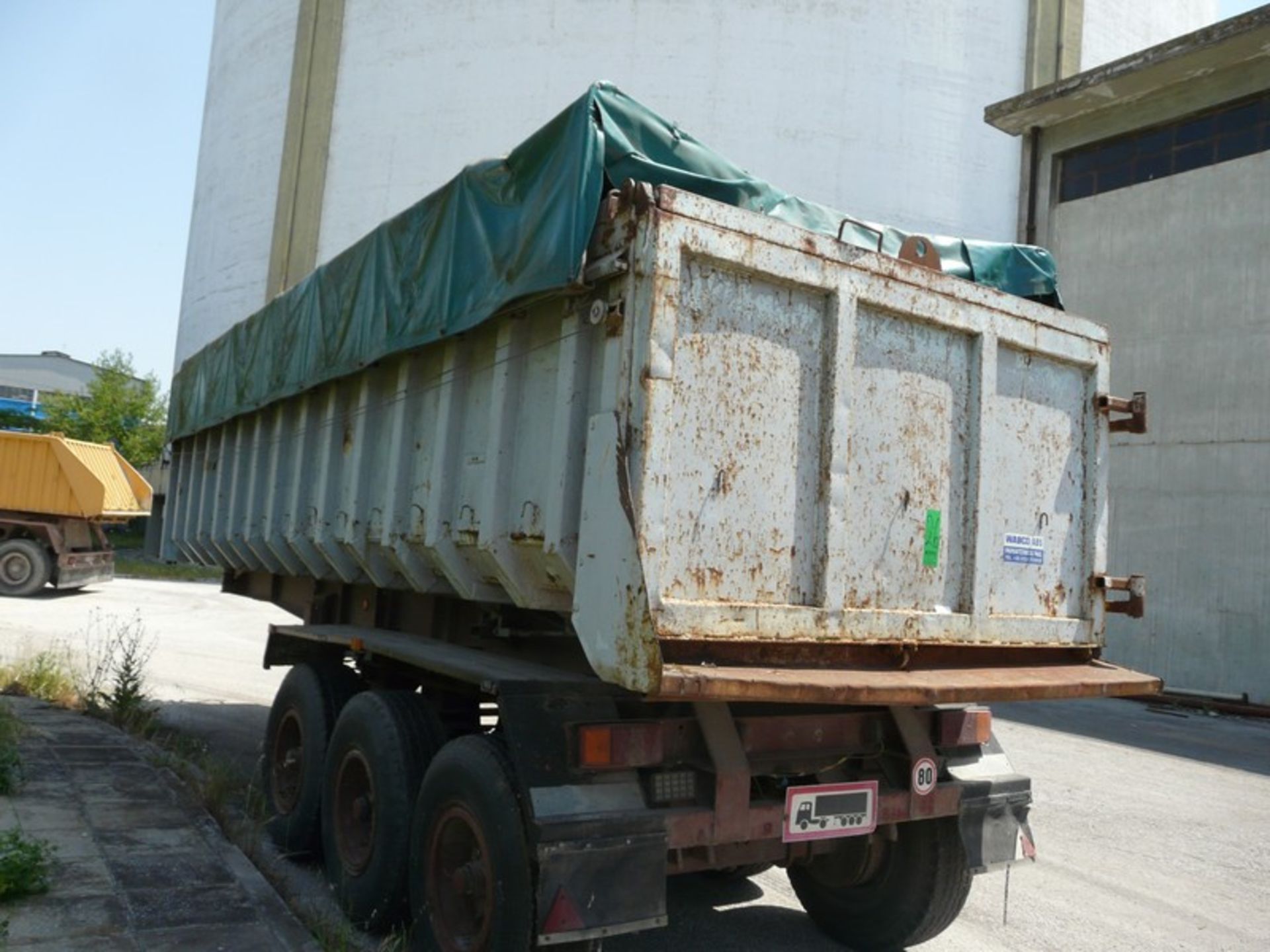 TRUCK WITH LIFTING FOR UNLOADING , SYSTEM FOR COVERING WITH CURTAIN (Located in Greece - Plati - Bild 6 aus 7