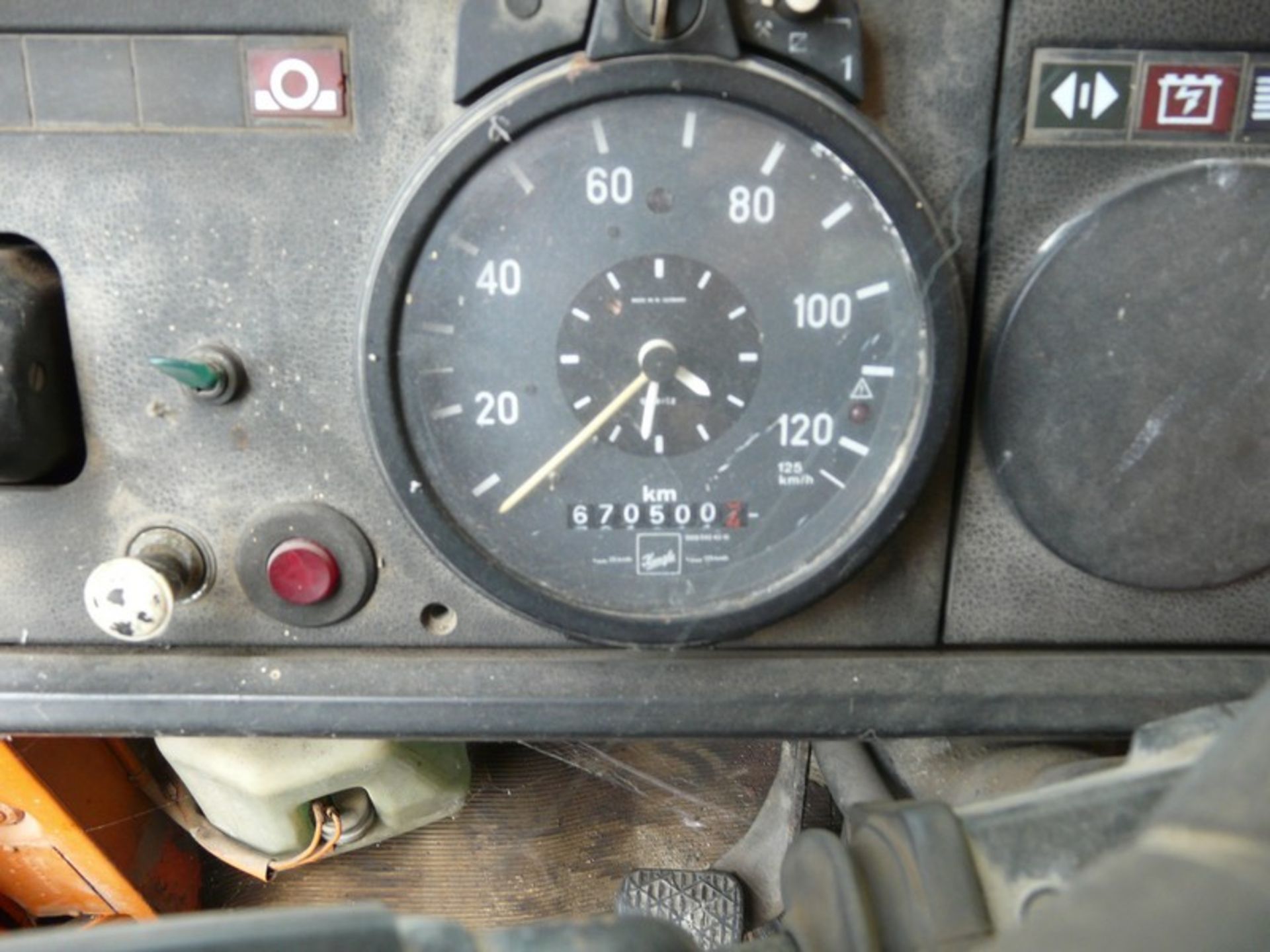 MERCEDES LP 813, REG NAI 2361, KM 670500, Service Book Available, Year: 1986 (Located in Greece - - Image 7 of 10