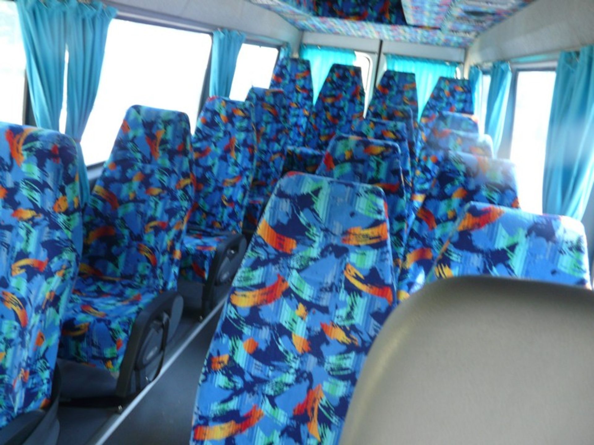 MERCENDES SPRINTER BUSS 16 SEATS ,5 GEAR , WITH AUTOMATIC DOOR , KM : 216710 , REG NZM 4876 ,Y.O.M - Image 8 of 13