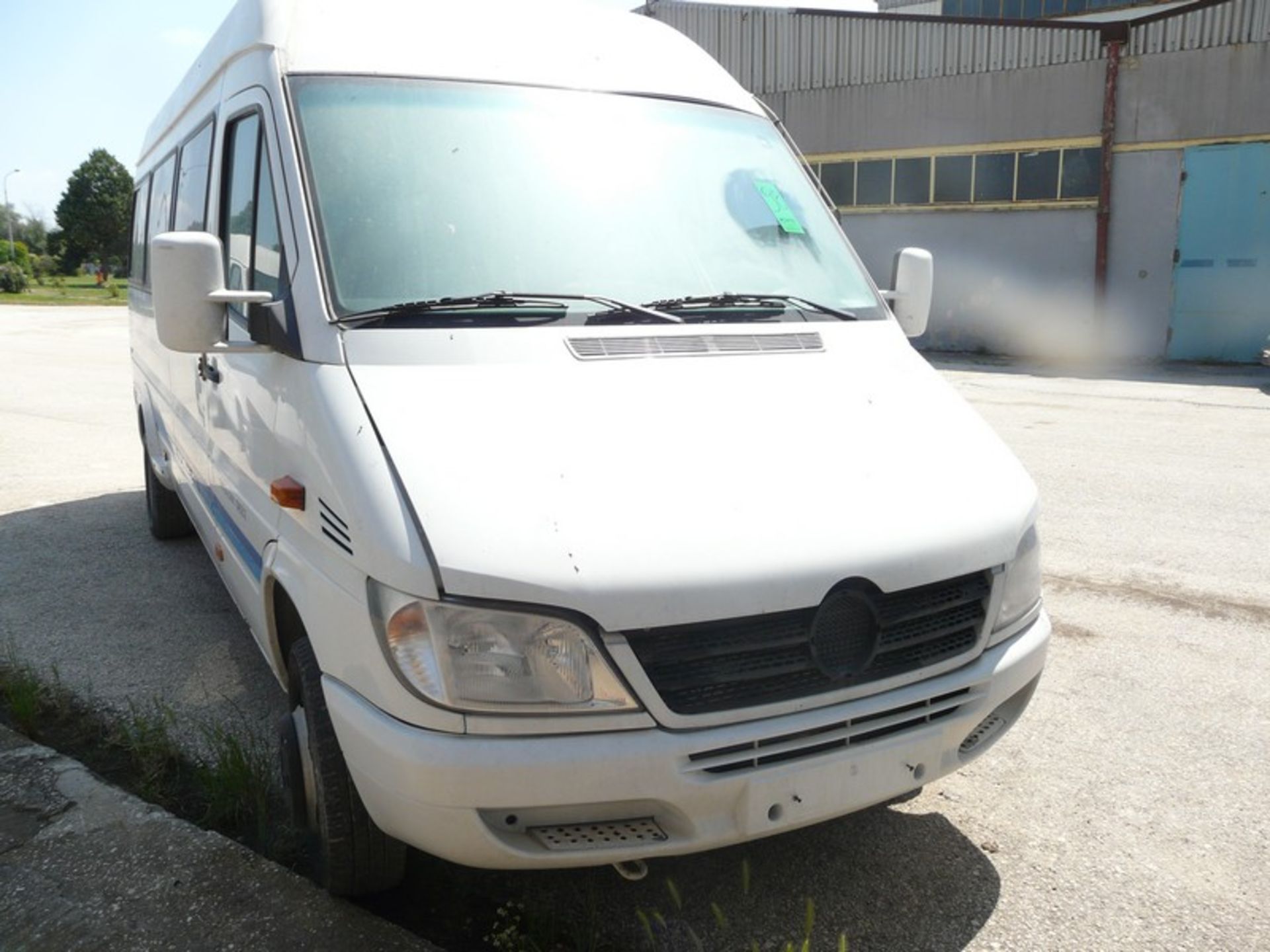 MERCENDES SPRINTER BUSS 16 SEATS ,5 GEAR , WITH AUTOMATIC DOOR , KM : 216710 , REG NZM 4876 ,Y.O.M - Image 4 of 13