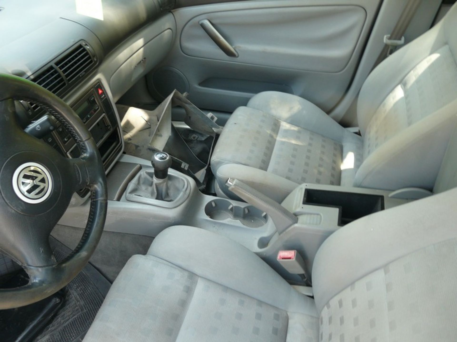 VW PASSAT 1.8 TURBO PETROL, 5 doors , REG: ZMA 4125 KM 373309, Small Damage, ALL spares are - Image 9 of 11