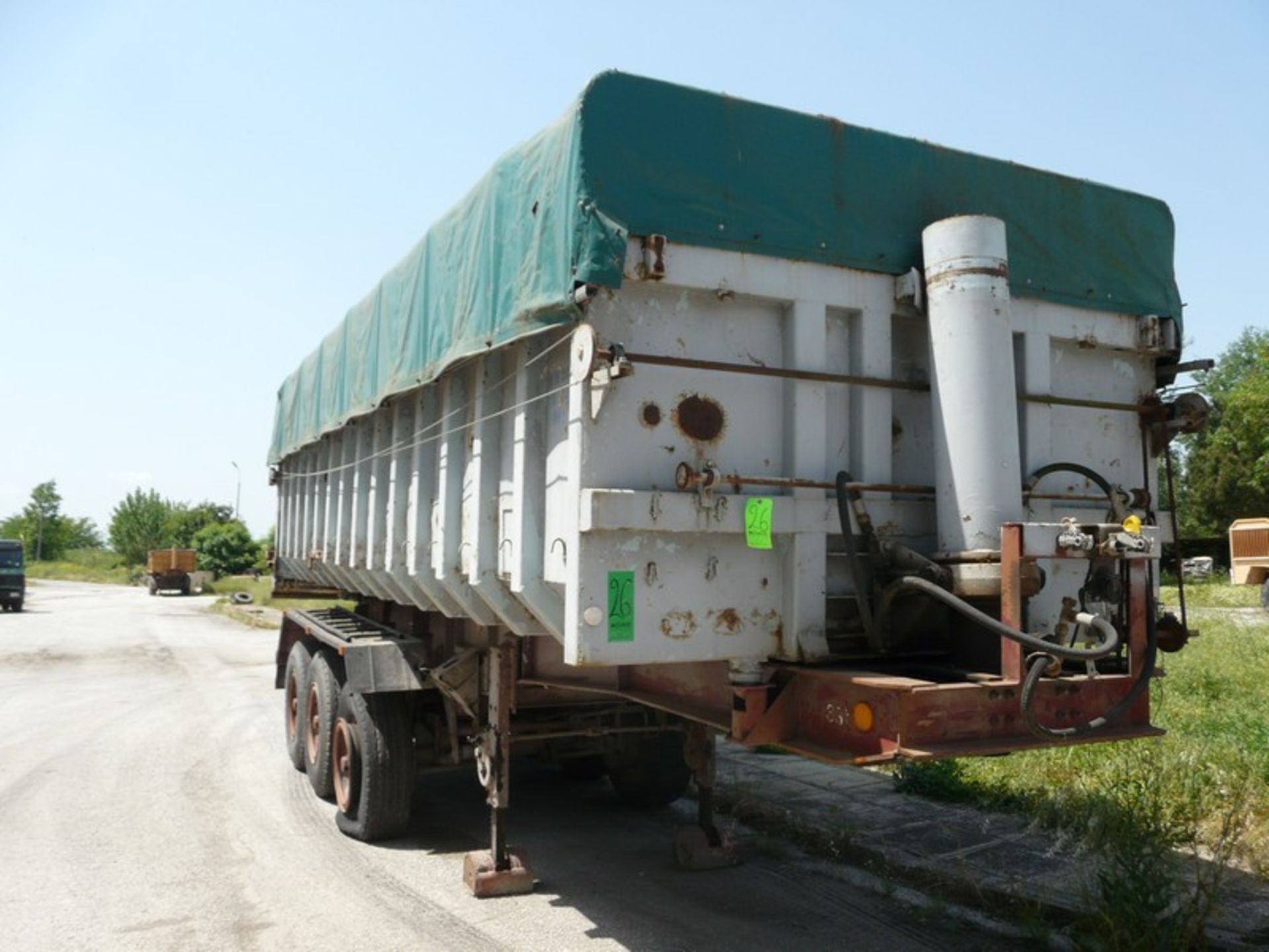 TRUCK WITH LIFTING FOR UNLOADING , SYSTEM FOR COVERING WITH CURTAIN (Located in Greece - Plati - Image 2 of 7