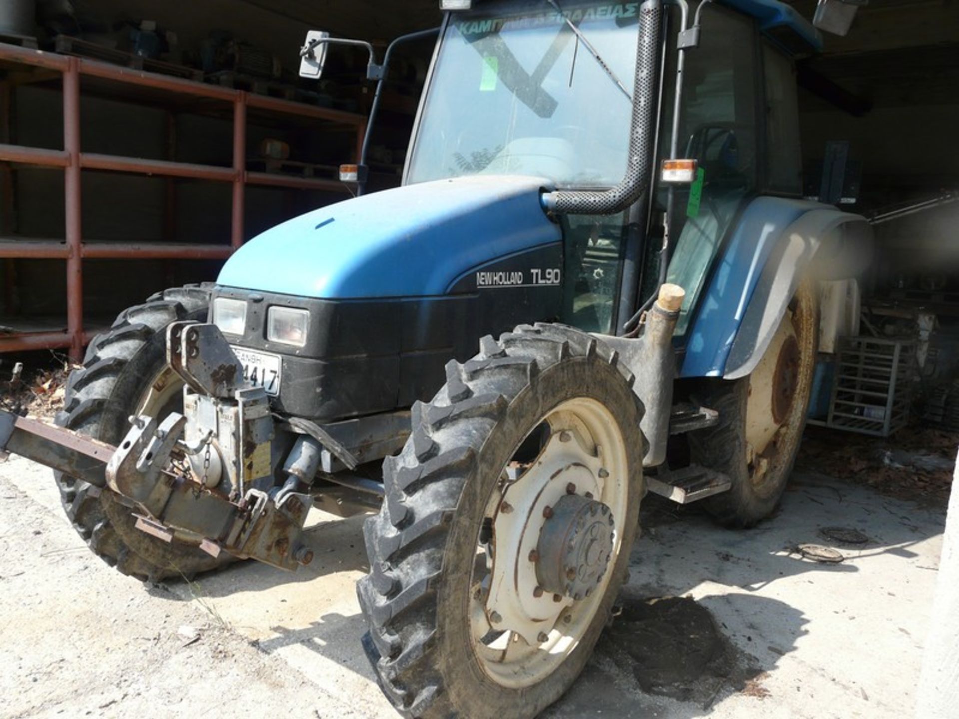 TRACTOR NEW HOLLAND TL 90,REG AM54177,WORKING CONDITION, HRS 4001,HYDROLIC SYSTEM,MISSING BATTERY ( - Bild 3 aus 12