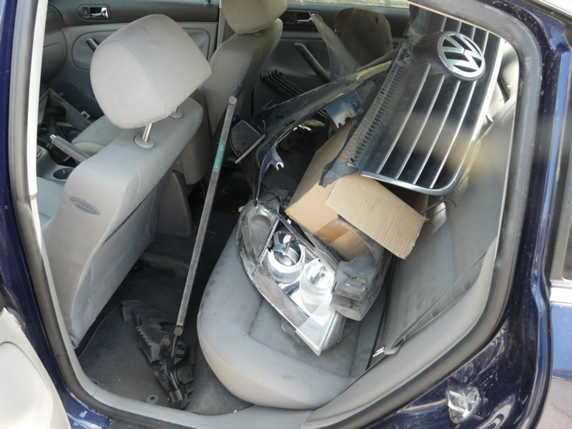 VW PASSAT 1.8 TURBO PETROL, 5 doors , REG: ZMA 4125 KM 373309, Small Damage, ALL spares are - Image 8 of 11