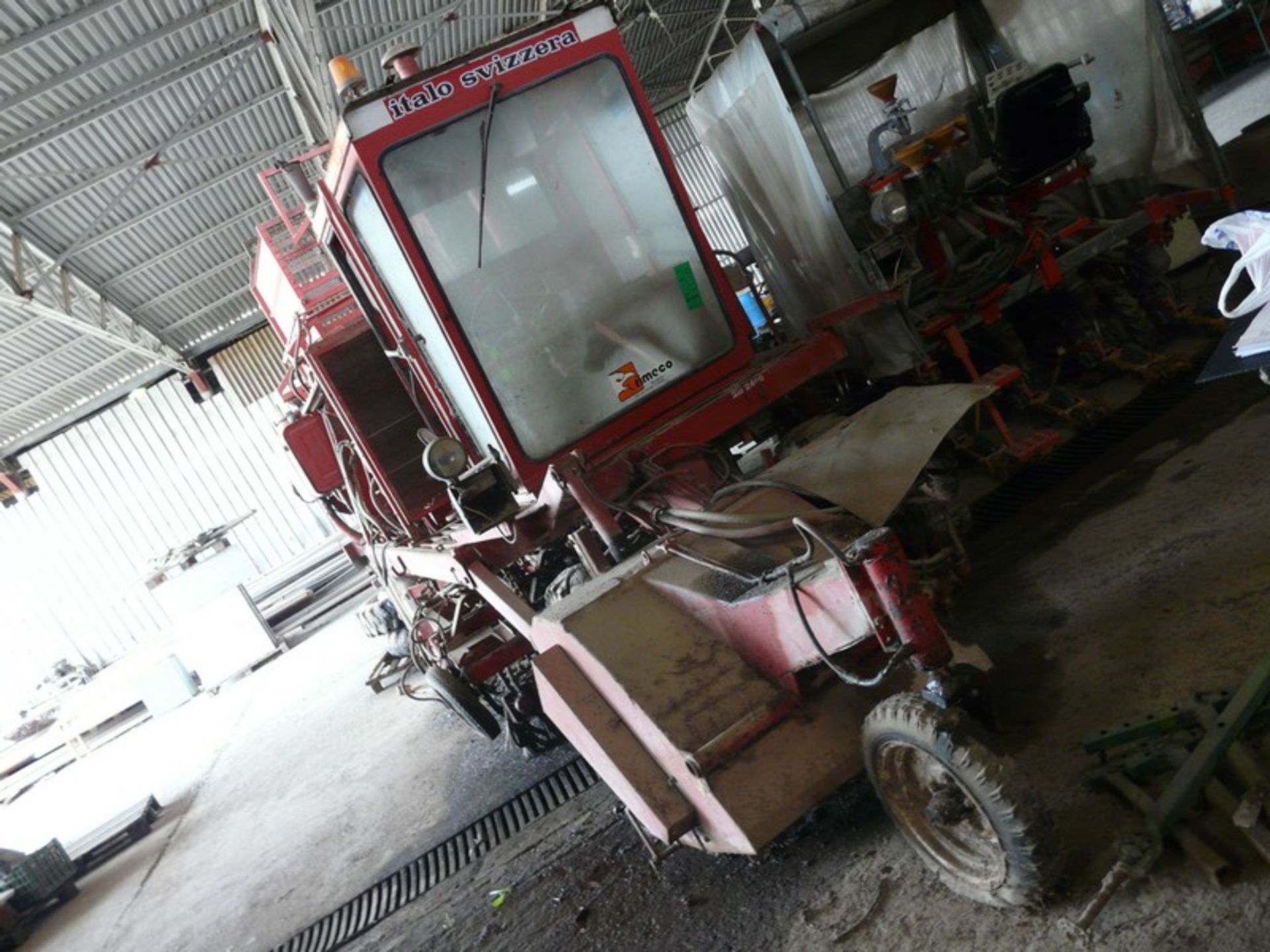 ITALO SVIZZERA, 2 ROW SUGAR BEET HARVESTER , 2830 'hrs, IVECO Engine (Located in Greece - Plati - Image 5 of 15