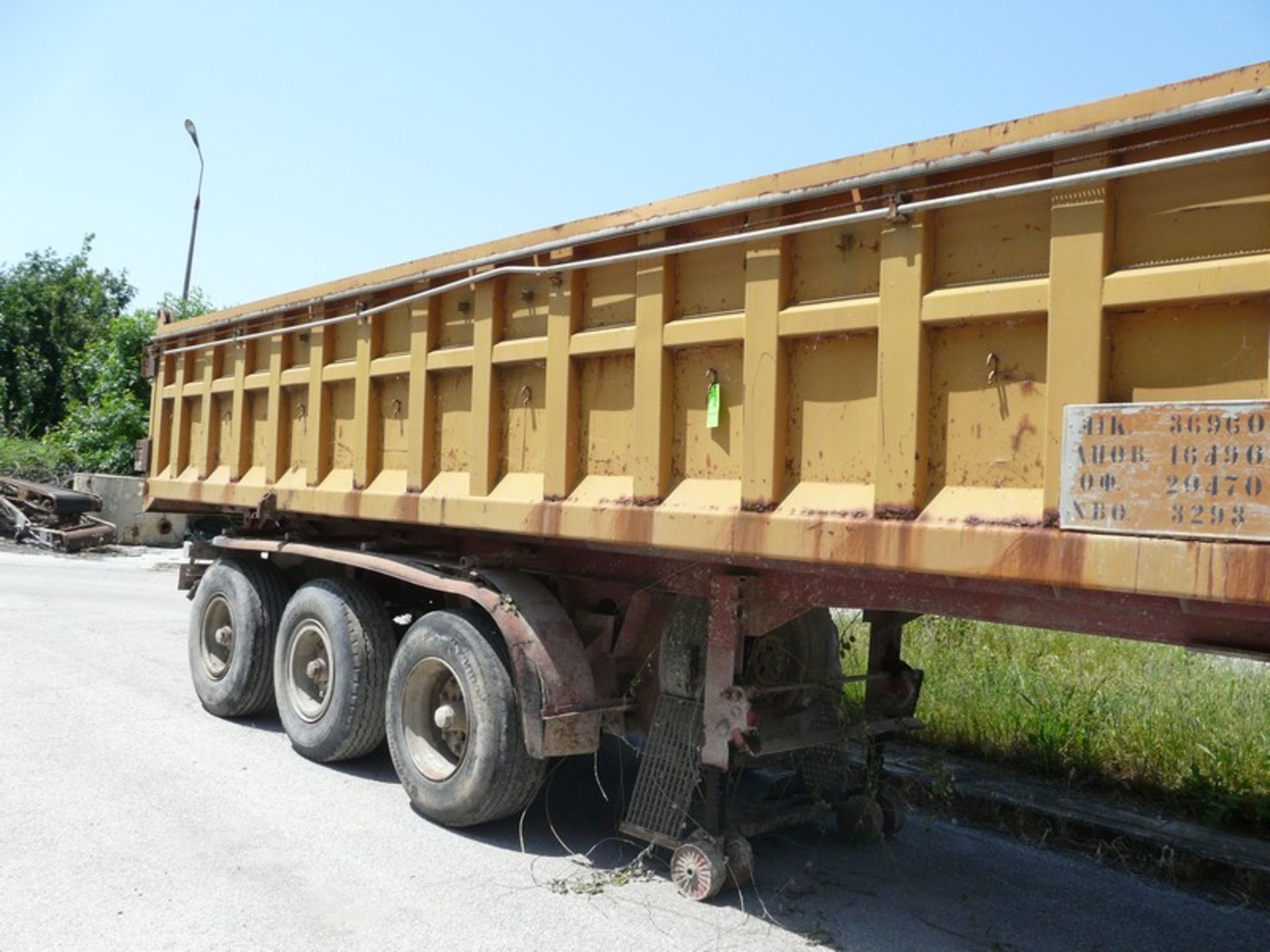 3 AXILE BACK LIFT FOR OFF LOADING GRAVEL WITH SYSTEM TO COVER BACK PART (Located in Greece - Plati - Image 3 of 5