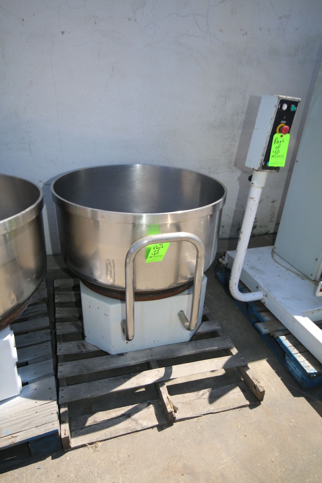 Dough Mix/Lift System, with Titling S/S Mixer, (2) S/S Rotating Mixing Totes, with (1) Column Tote - Bild 6 aus 8