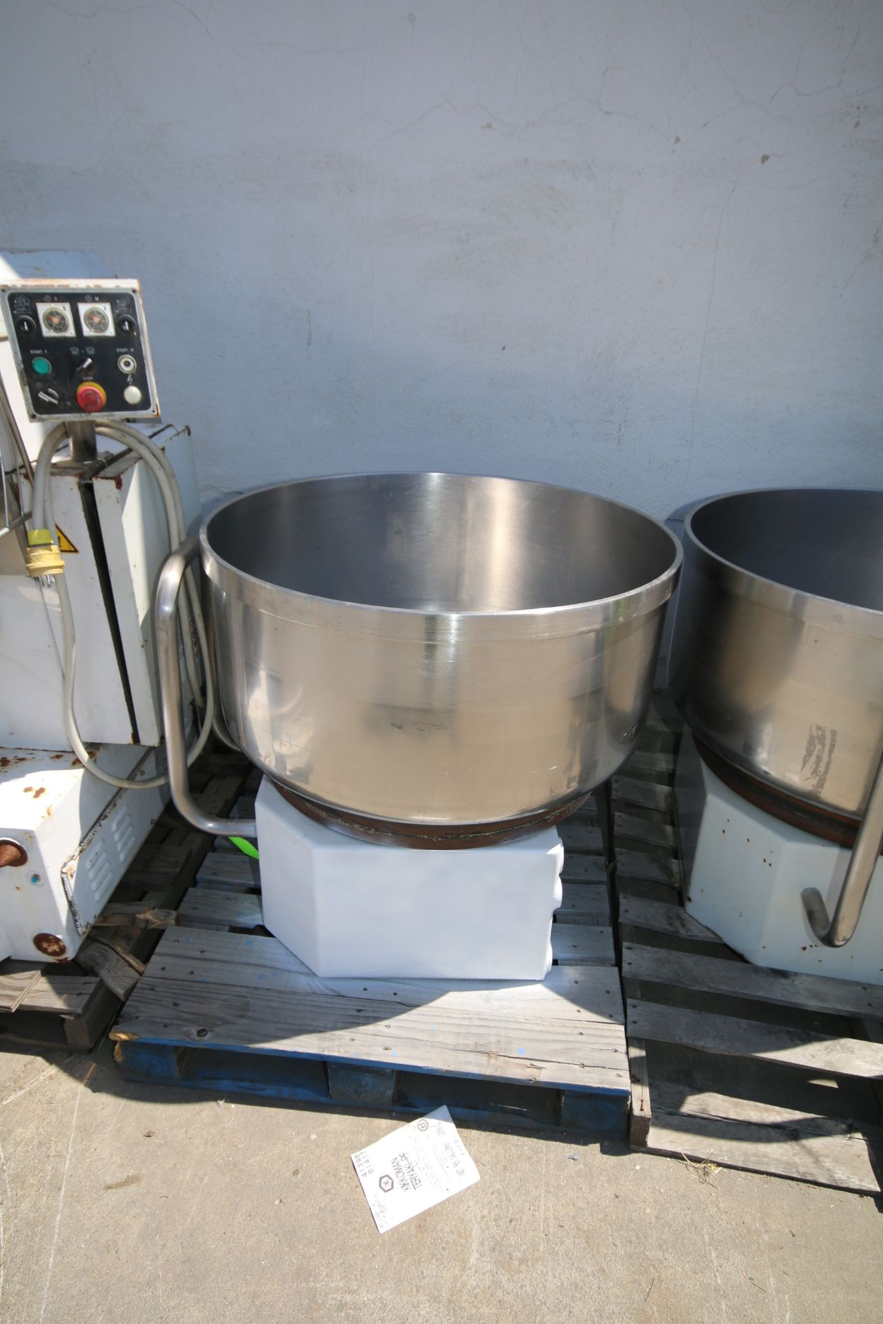 Dough Mix/Lift System, with Titling S/S Mixer, (2) S/S Rotating Mixing Totes, with (1) Column Tote - Bild 5 aus 8