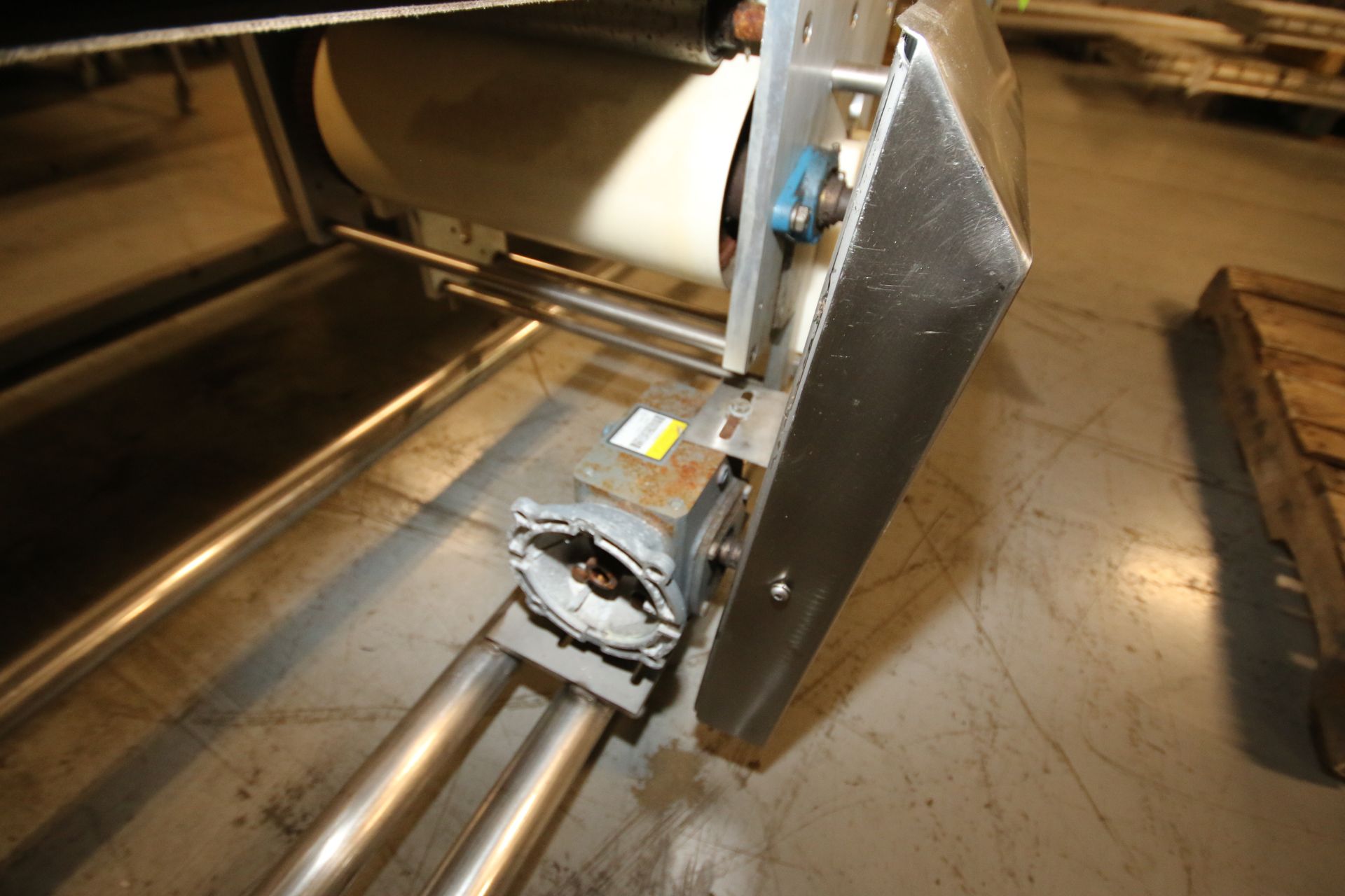 10 ft L S/S Power Belt Conveyor with 15 1/2" W Belt, with Drive (Note: Missing Motor), 28" H Leg - Bild 3 aus 3