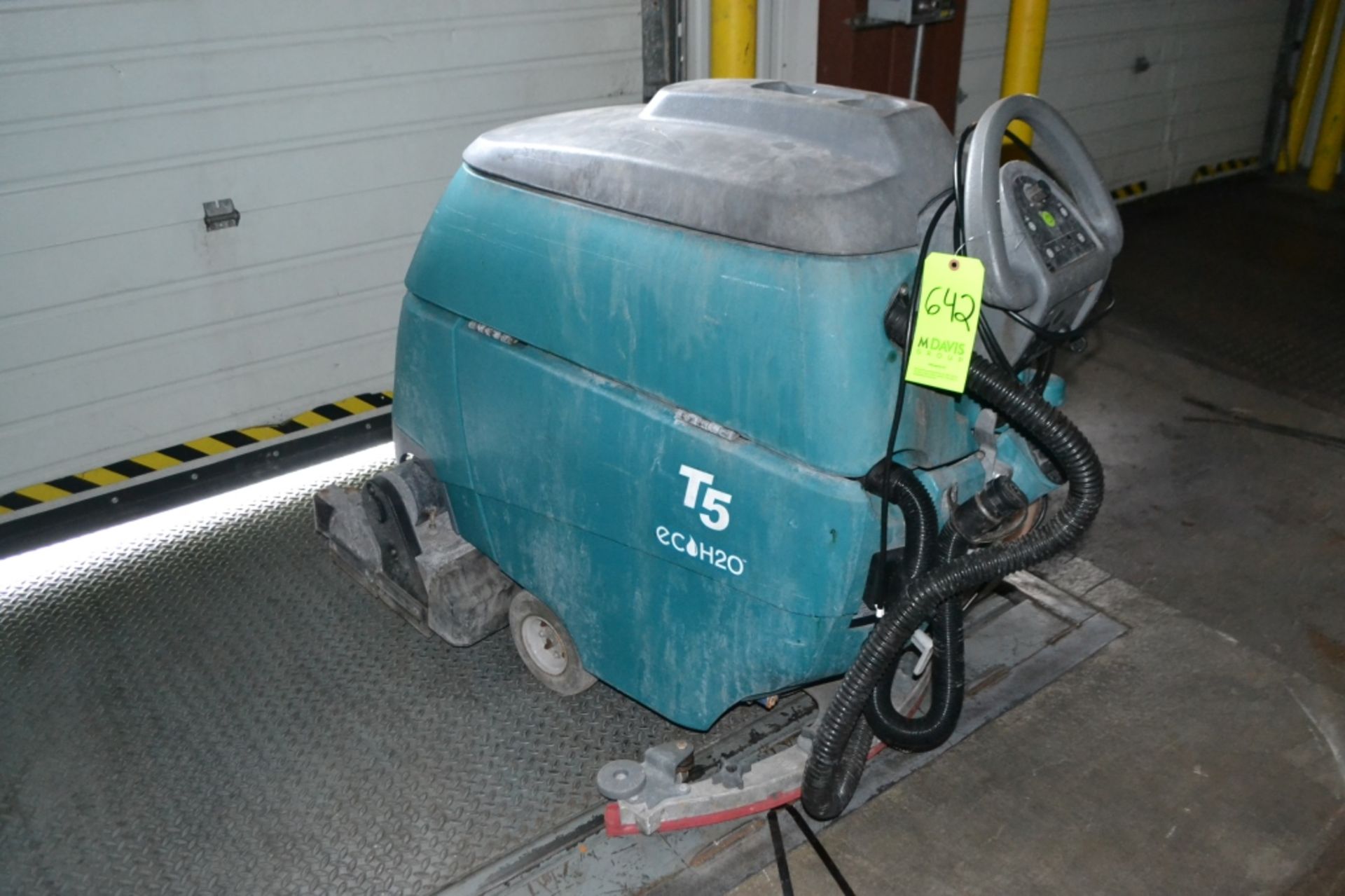 Tenant Electric Floor Cleaning Machine Model T-5 Echo 20 with Built In Charger