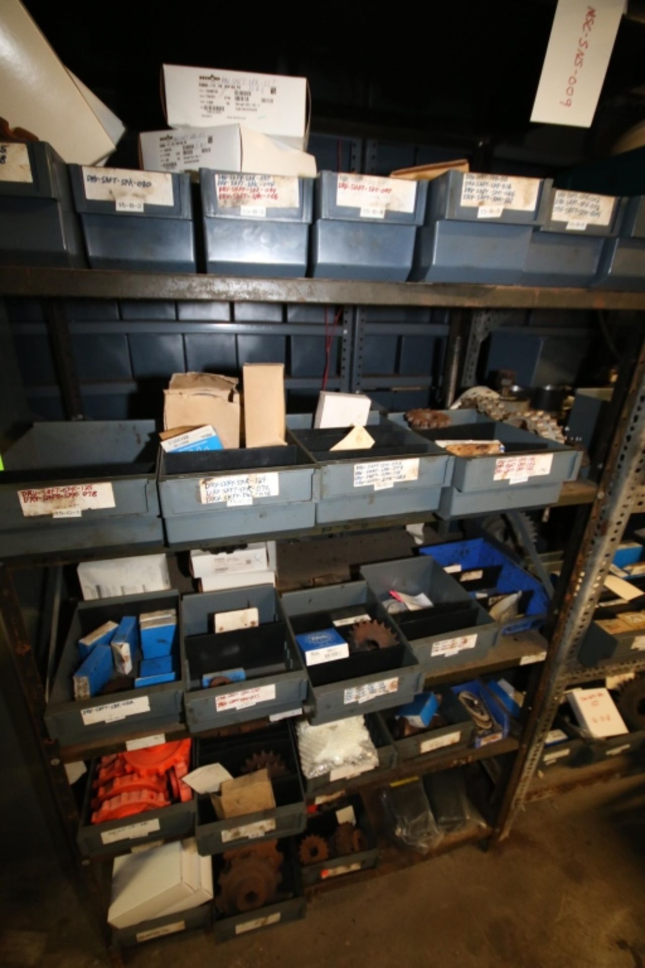 (3) Shelf Units and (1) Parts Bin with Contents Including over 50 Assorted Chain Sprockets, - Bild 3 aus 7