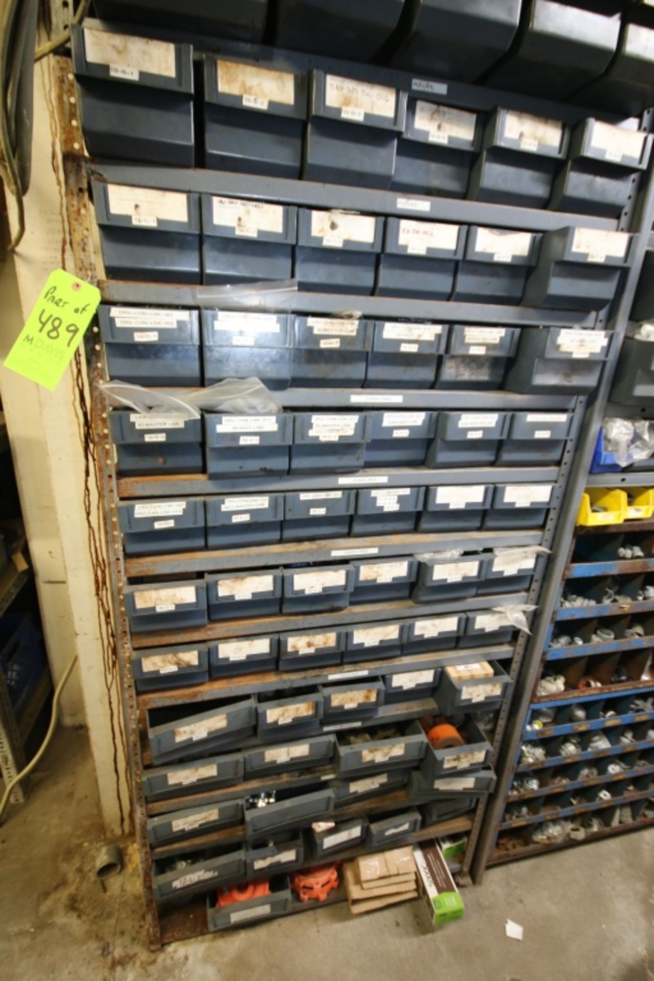 (3) Shelf Units and (1) Parts Bin with Contents Including over 50 Assorted Chain Sprockets, - Bild 6 aus 7