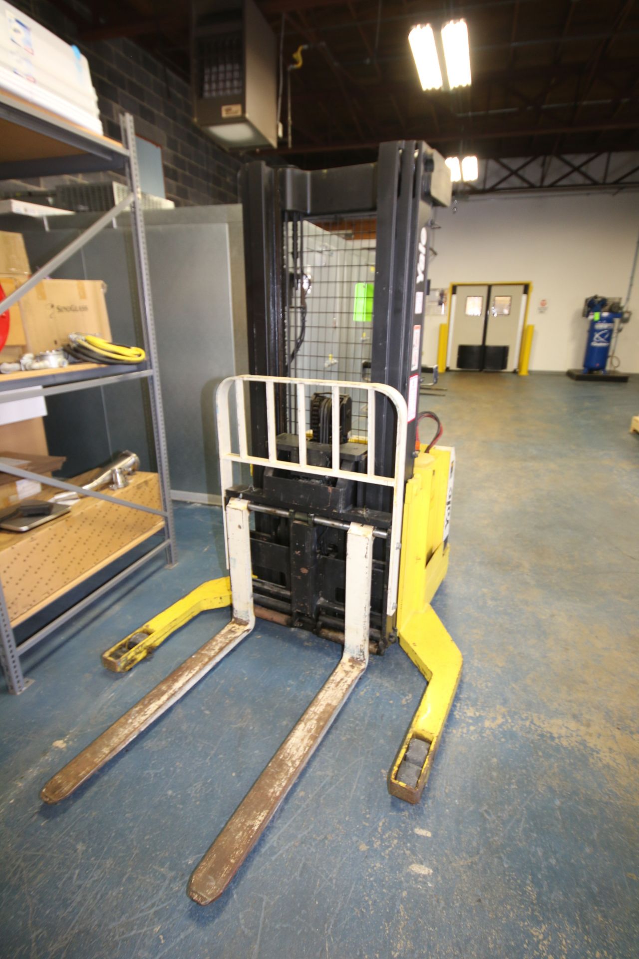 Yale Electric Pallet Jack, M/N MRW030LAN24CE083, S/N N509117, with 24 Volt Battery - Image 2 of 3