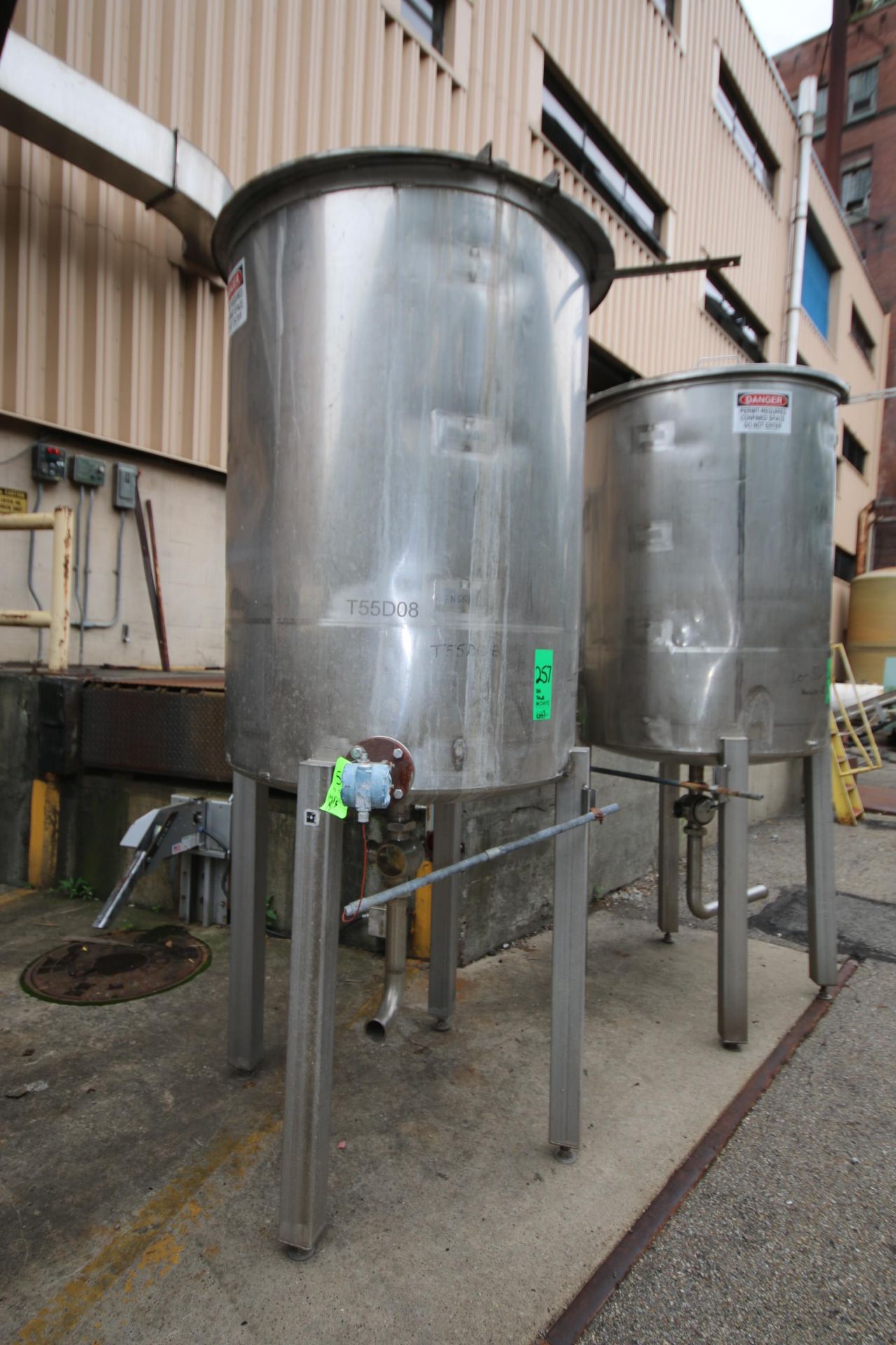 ~500 Gal Vertical Single Wall S/S Tank with Hinged Lid, S/S Legs, Rosemont Level Sensor, (Tank - Image 2 of 3