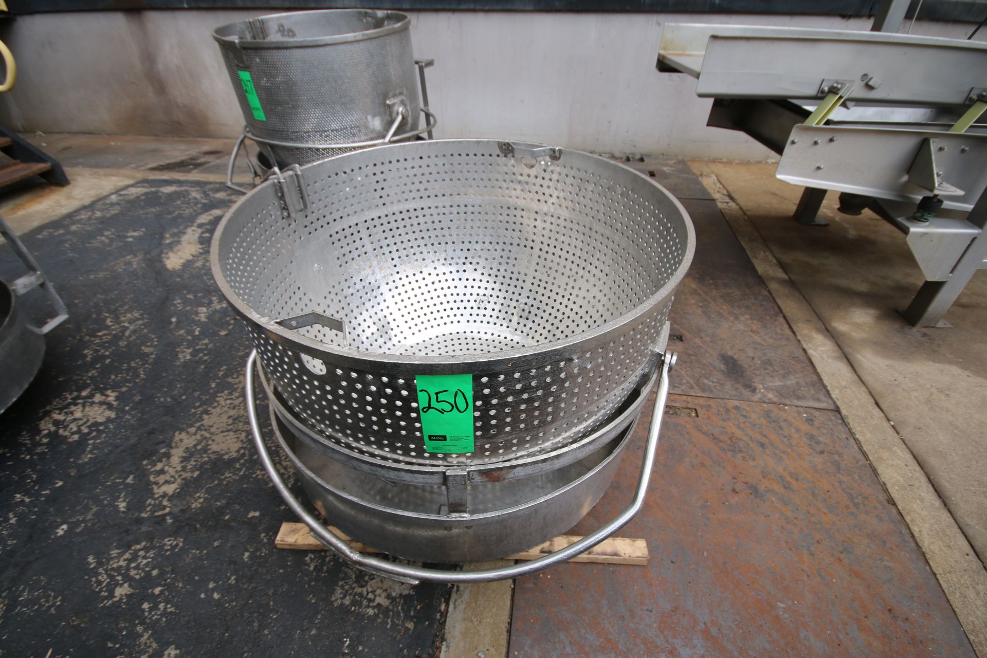 ~40" W x 24" D S/S Basket Strainer with Buggy