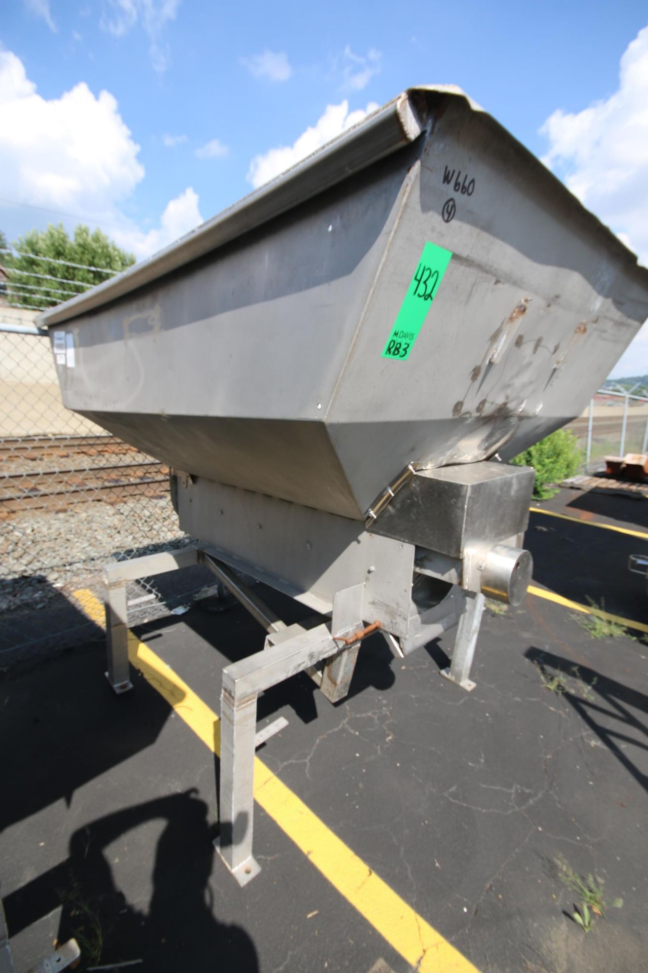 92" L x 60" W x 46" D S/S Auger Feed Hopper with 14" S/S Bottom Powered Auger - Image 5 of 7