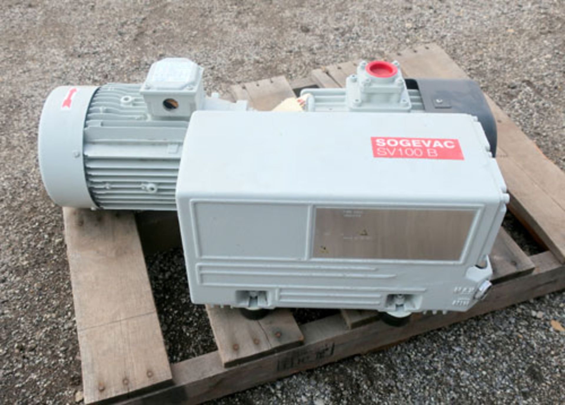Unused Oerlikon Leybold Sogevac SV100 B single stage, oil-selaed rotary vane vacuum pump. Serial # - Image 2 of 8