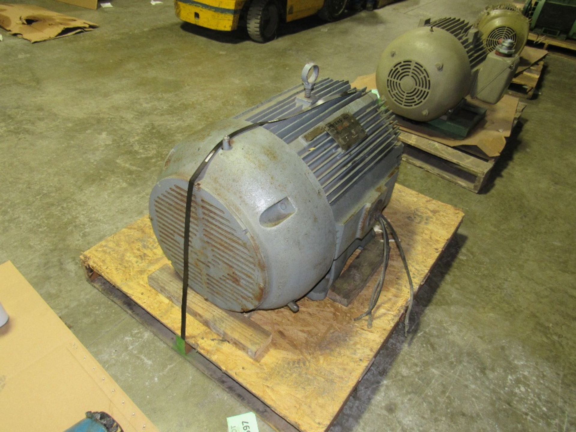 100-HP Siemen Electric Motor, 230 Volts, Frame 444T, 1185 RPM, 3" dia. Shaft. Removal and loading - Image 8 of 9