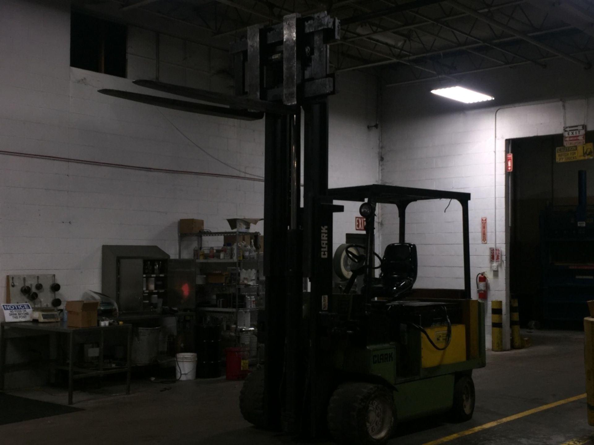 Clark Heavy duty 8000 pound Sit Down Forklift Truck battery operated. Battery weak (Rigging and - Image 21 of 38