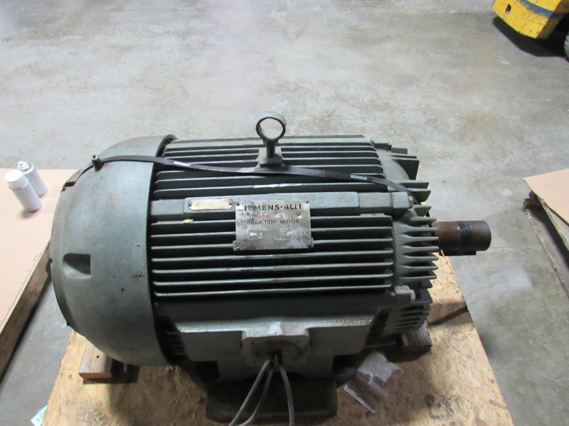 100-HP Siemen Electric Motor, 230 Volts, Frame 444T, 1185 RPM, 3" dia. Shaft. Removal and loading - Image 6 of 9