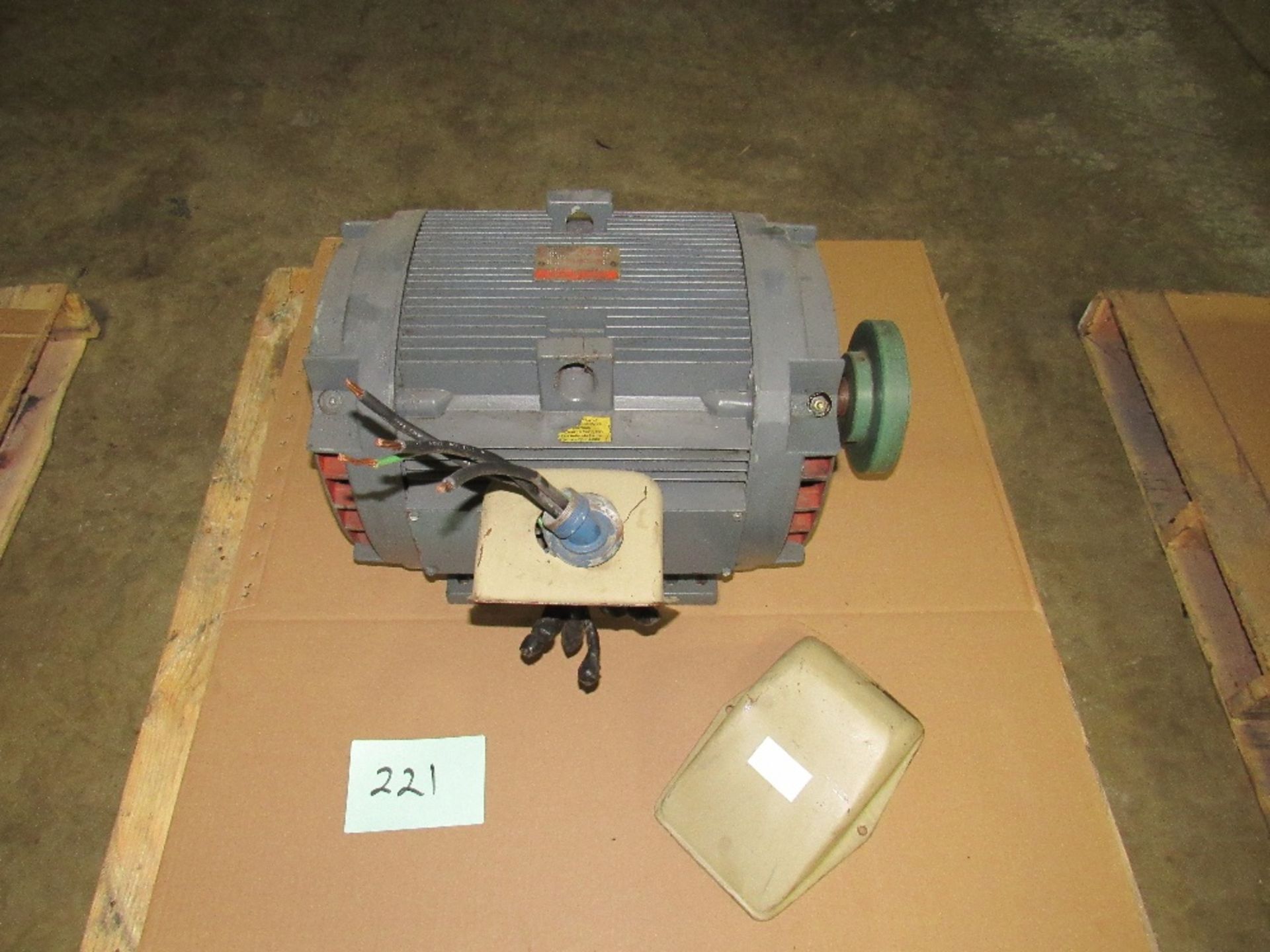 GE Energy Saver, 40HP Electric Motor - lost tag -- (RIGGING INCLUDED WITH SALE PRICE) -- Optional - Image 2 of 10