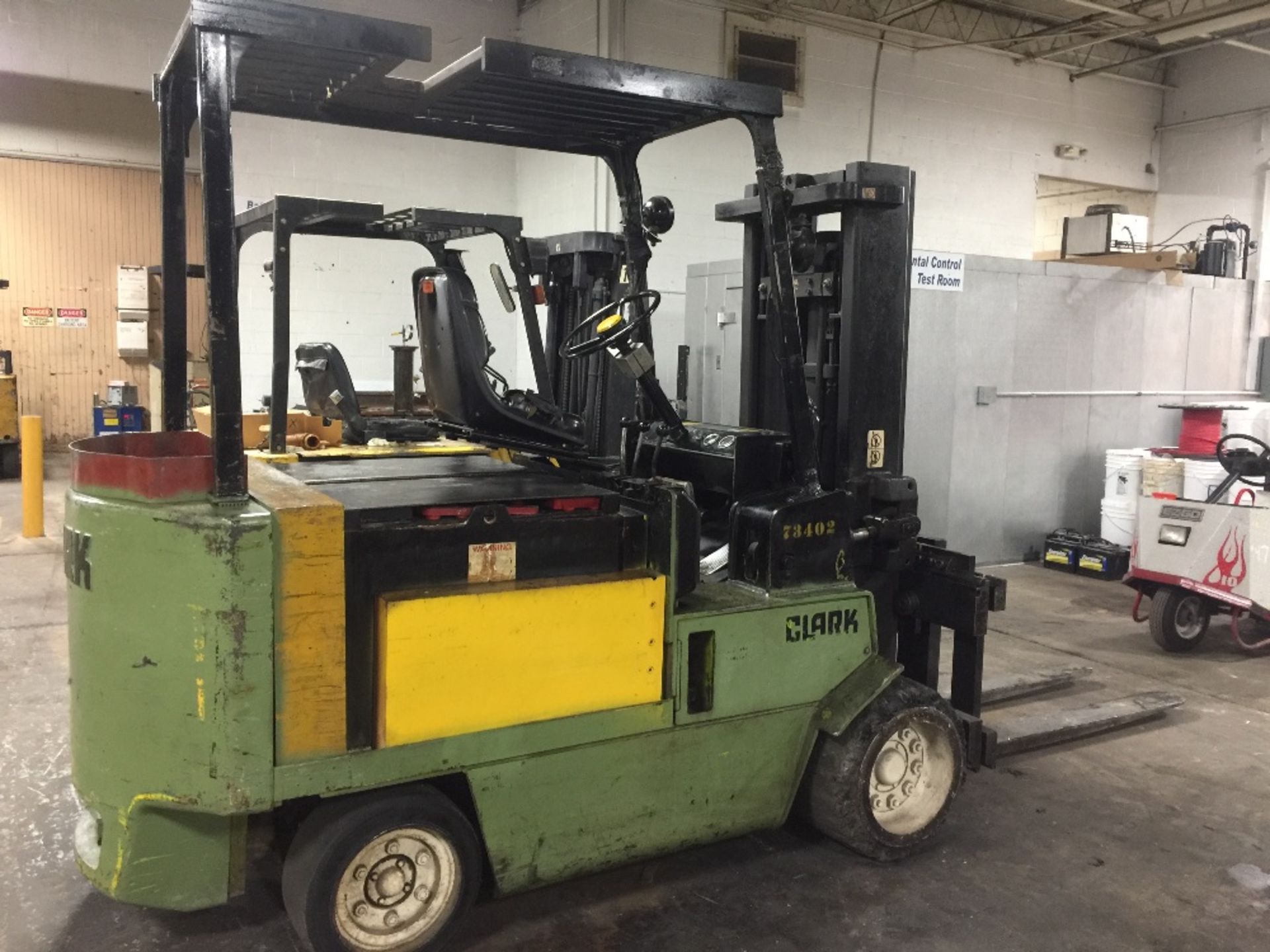 Clark Heavy duty 8000 pound Sit Down Forklift Truck battery operated. Battery weak (Rigging and - Image 5 of 38