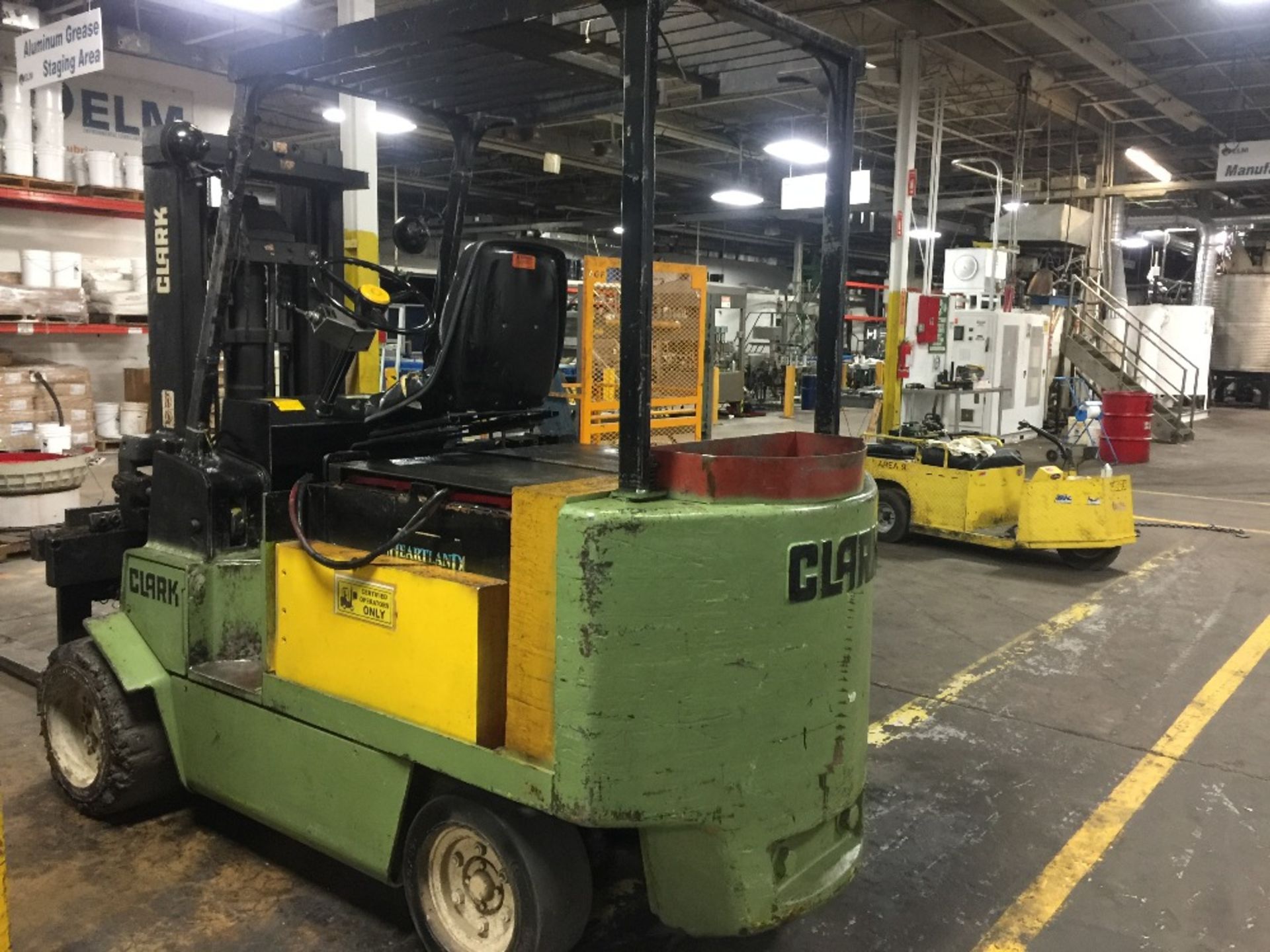 Clark Heavy duty 8000 pound Sit Down Forklift Truck battery operated. Battery weak (Rigging and - Image 4 of 38