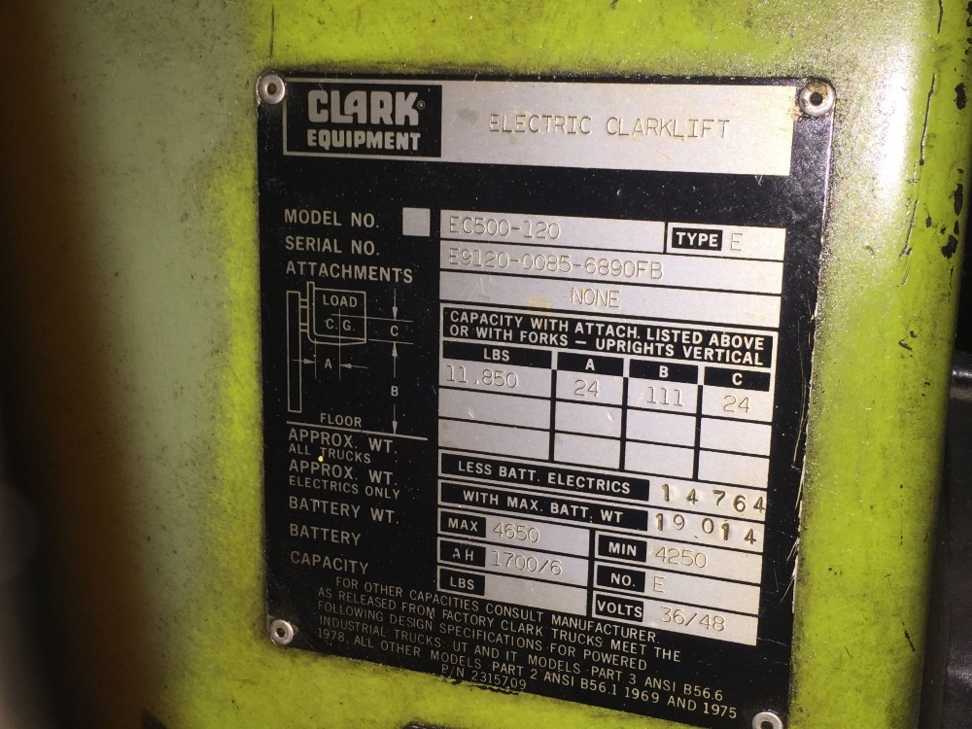 Clark Heavy duty 8000 pound Sit Down Forklift Truck battery operated. Battery weak (Rigging and - Image 7 of 38