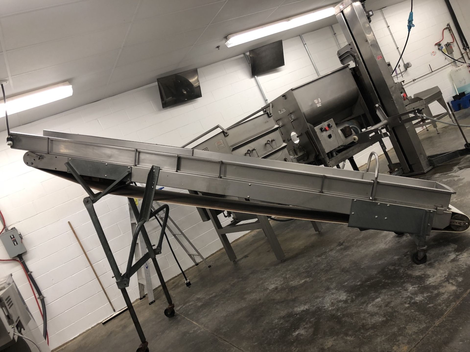 Hobart Portable Stainless Steel Incline Conveyor, Model BC1813, S/N 27-012–680, - Image 3 of 4