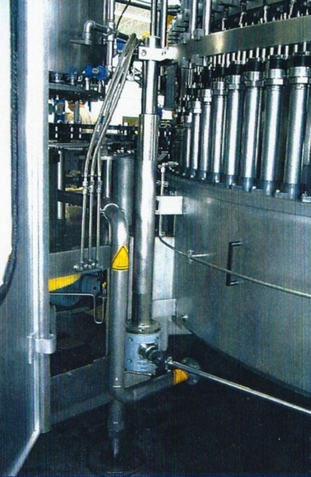 KHS 96 Valve Glass/PET Filler with Alcoa 24 Head Capper, 96 Computer Controlled Filling Valves - Image 5 of 11