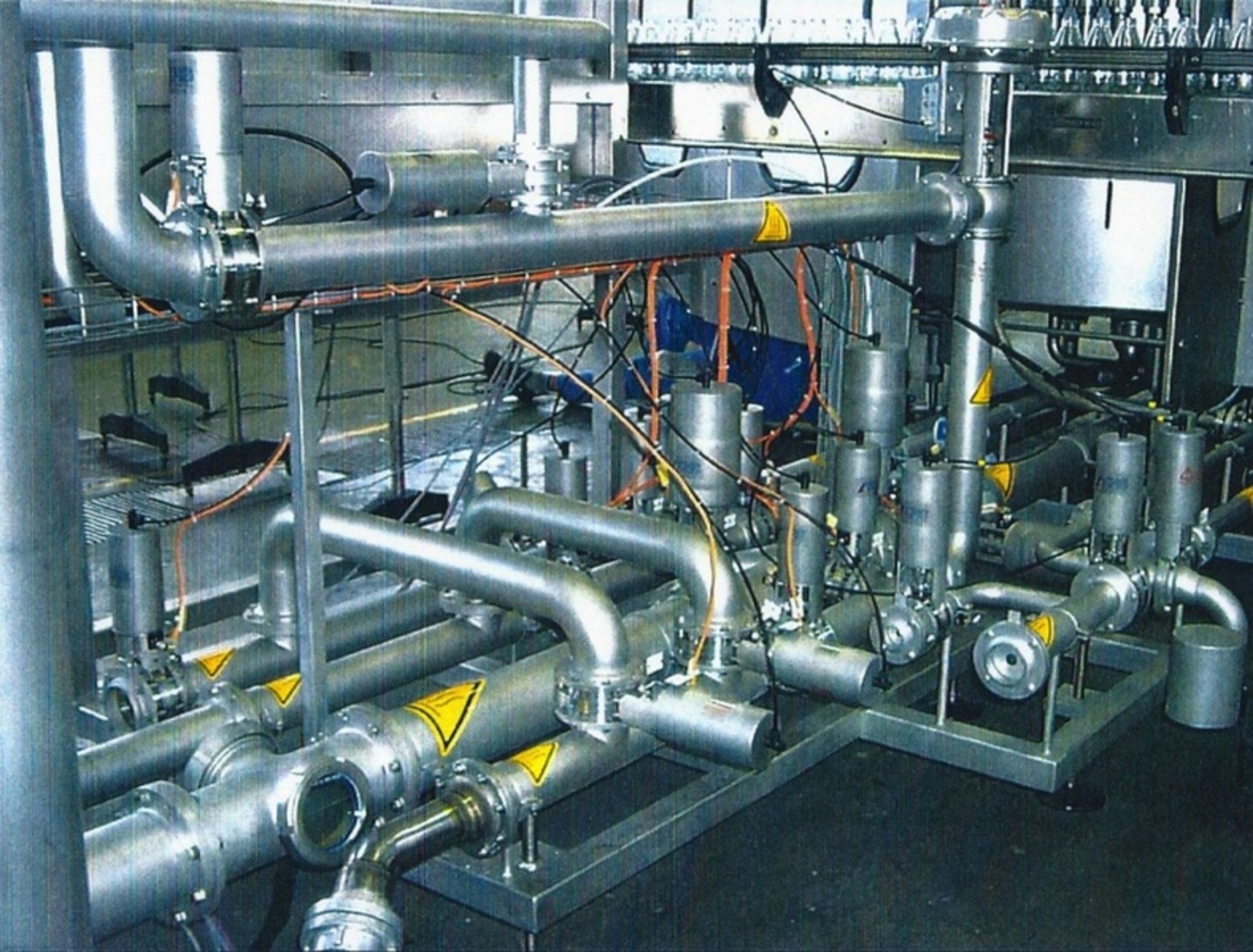 KHS 96 Valve Glass/PET Filler with Alcoa 24 Head Capper, 96 Computer Controlled Filling Valves - Image 11 of 11