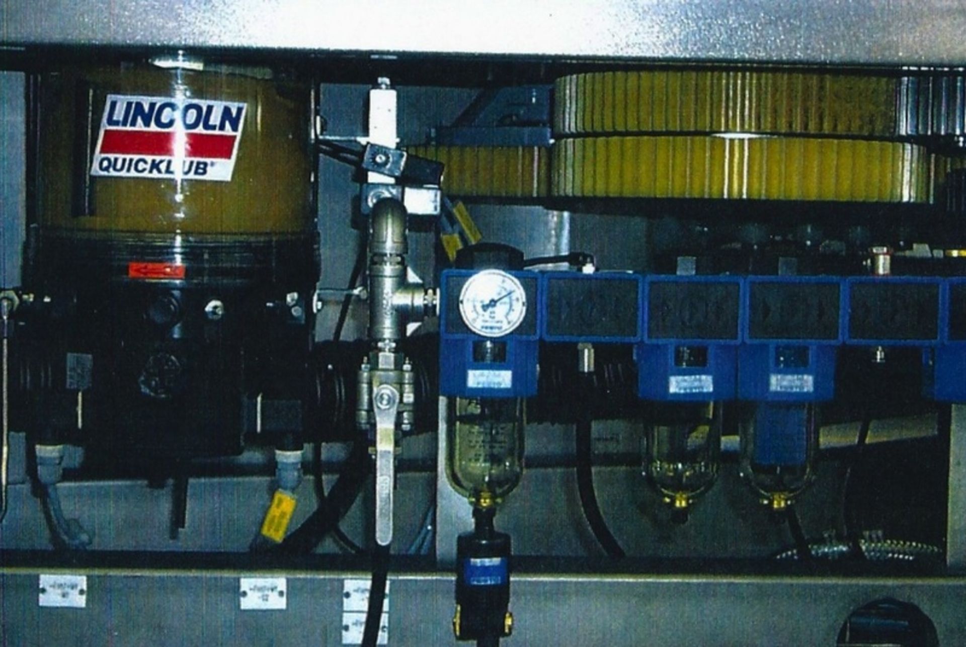 KHS 96 Valve Glass/PET Filler with Alcoa 24 Head Capper, 96 Computer Controlled Filling Valves - Image 6 of 11