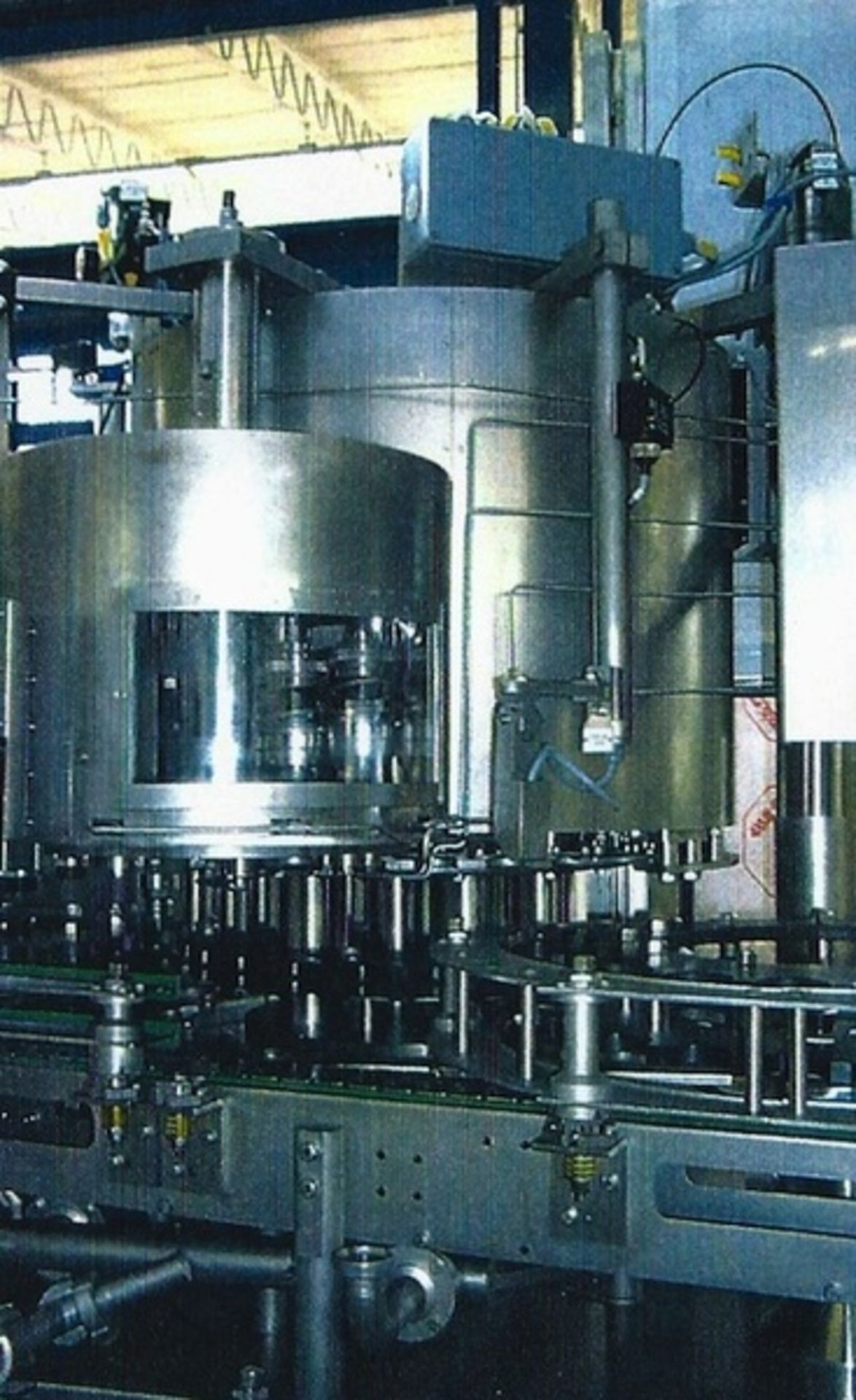 KHS 96 Valve Glass/PET Filler with Alcoa 24 Head Capper, 96 Computer Controlled Filling Valves - Image 7 of 11