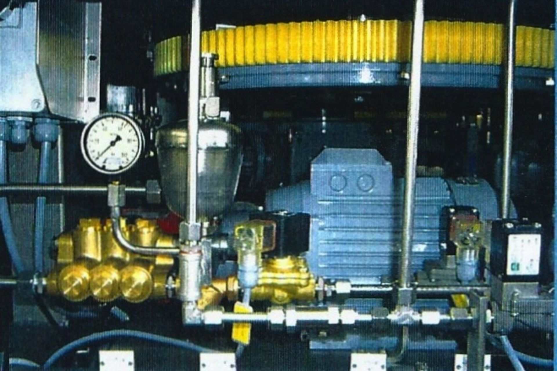 KHS 96 Valve Glass/PET Filler with Alcoa 24 Head Capper, 96 Computer Controlled Filling Valves - Image 8 of 11