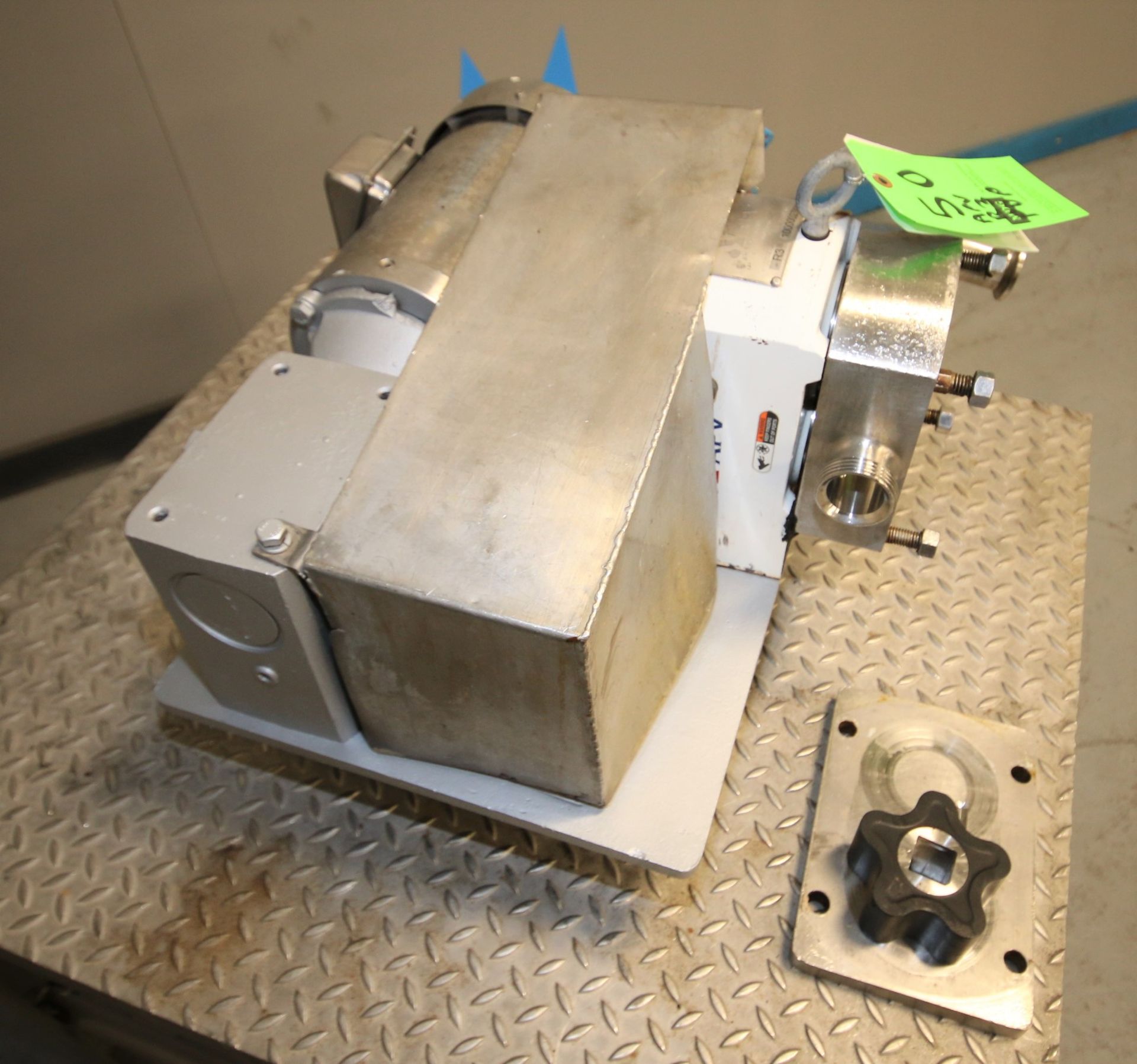 APV Positive Displacement Pump, Model R3, S/N 1000002789260, 1.5" Threaded S/S Head With One - Image 2 of 7