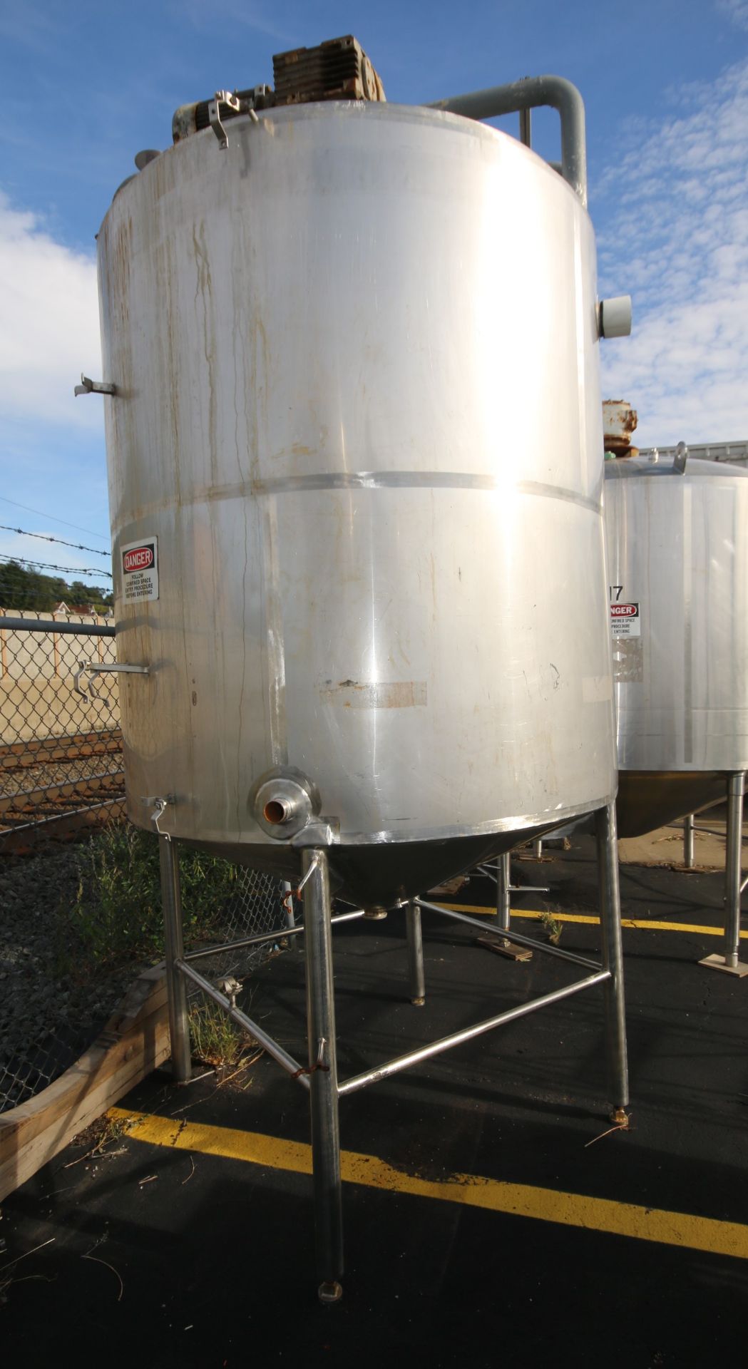 Aprox. 1,000 Gallon Cone Bottom Jacketed S/S Tank, with Bottom Sweep Agitator, with SEW Drive Motor, - Image 4 of 6