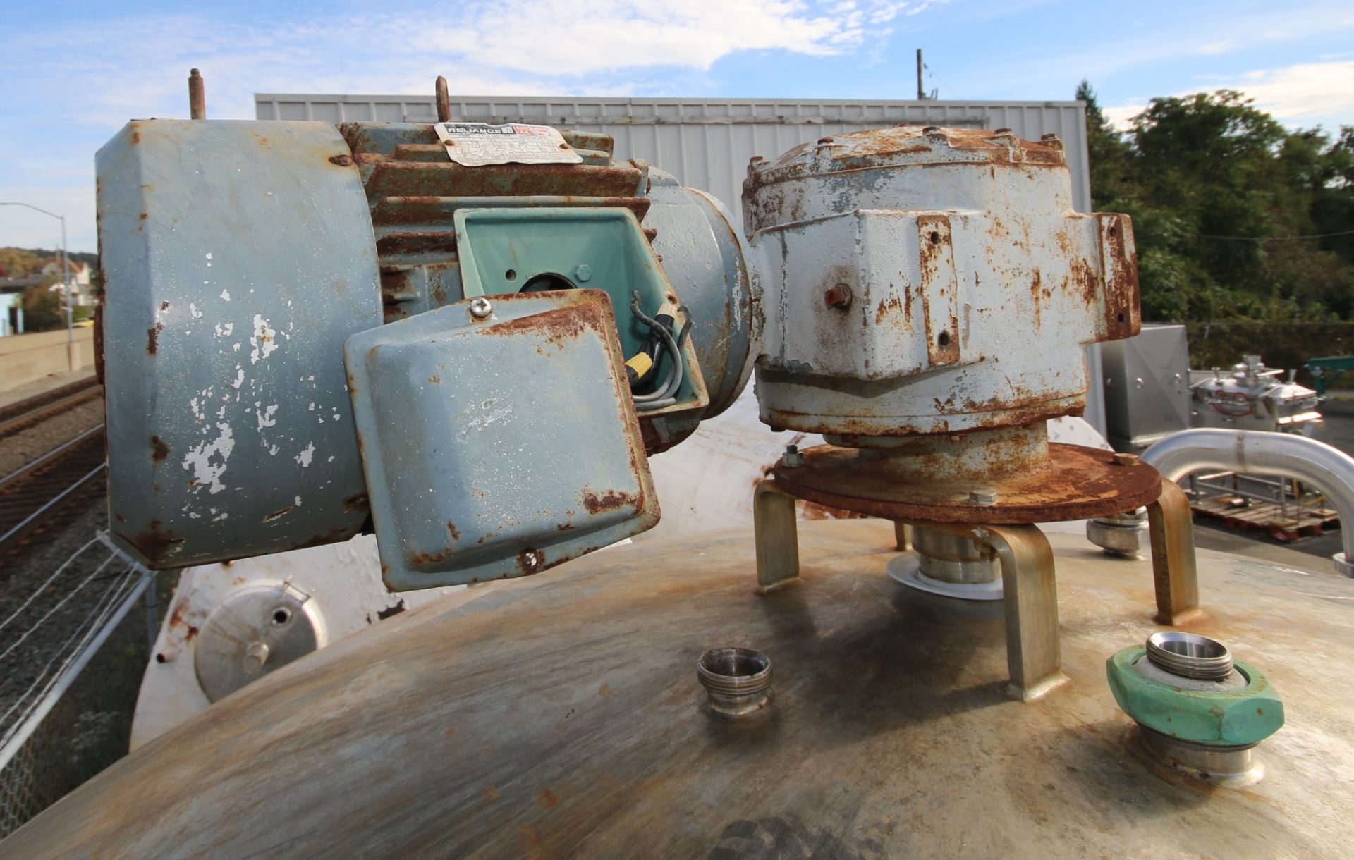 Dome Top Cone Bottom, Approx. 2,000 Gallon S/S Processor, with Bottom and Side Sweep Agitator, 3/1.5 - Image 4 of 9