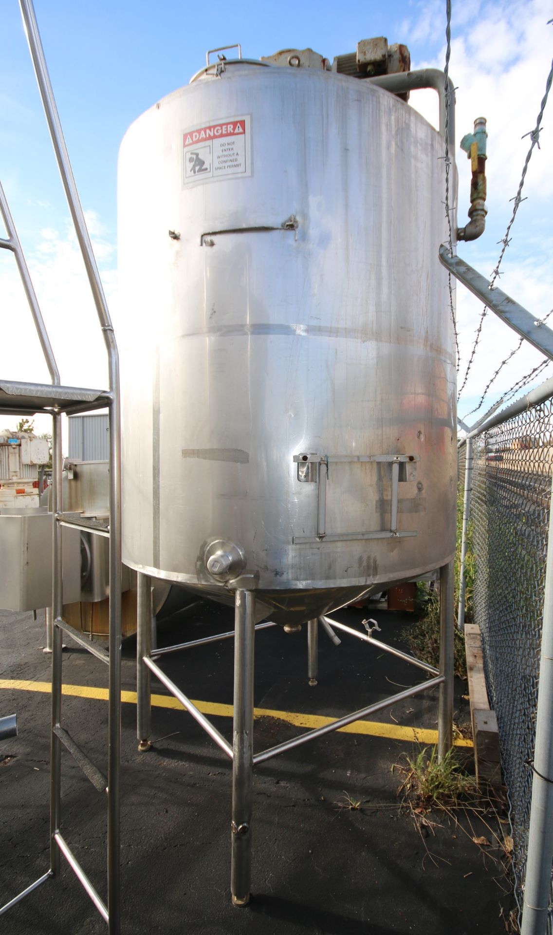 Aprox. 1,000 Gallon Cone Bottom Jacketed S/S Tank, with Bottom Sweep Agitator, with SEW Drive Motor, - Image 6 of 6