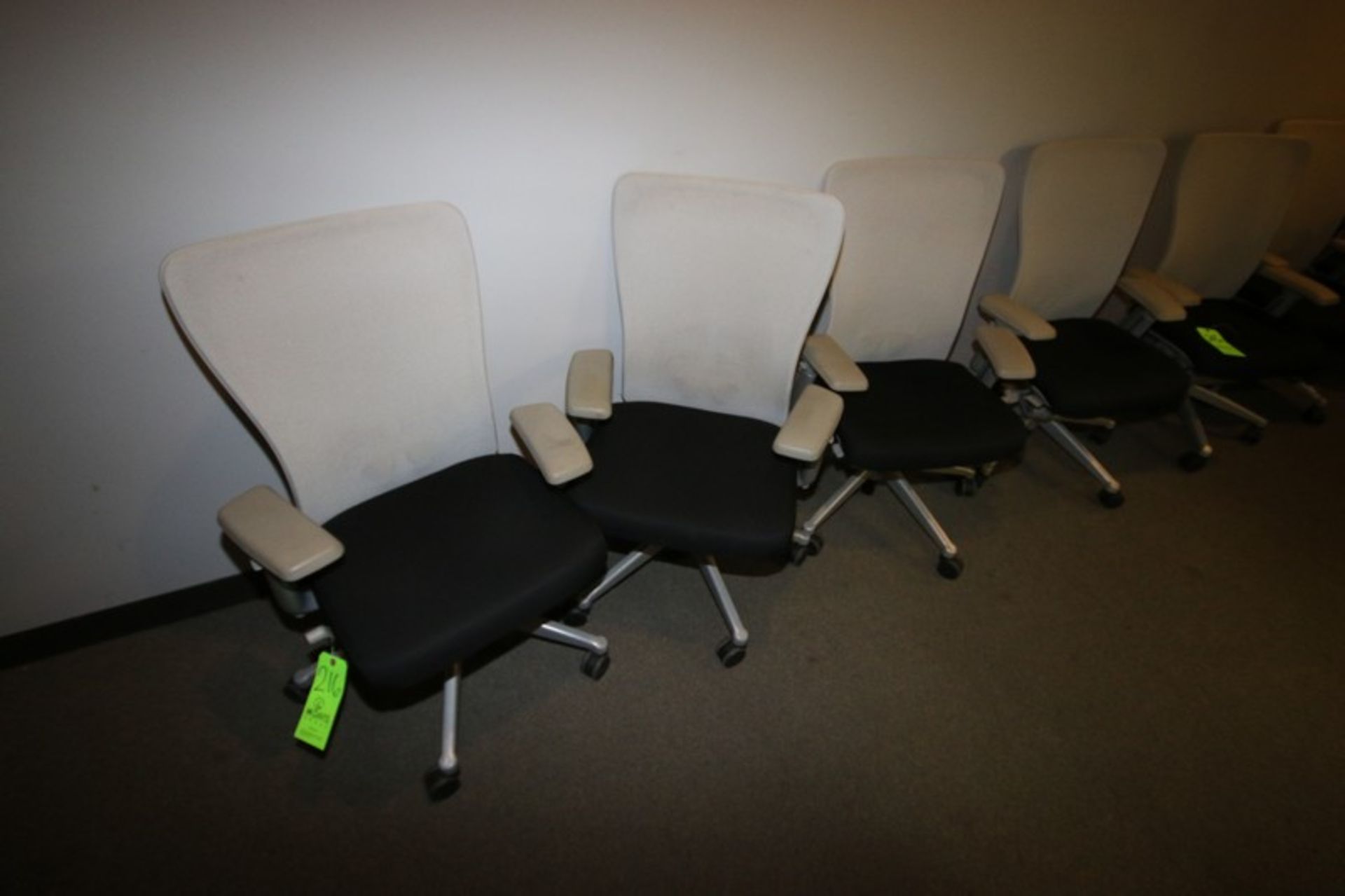 Hawthorne Zody Task Chairs w/ arms (2), for parts (2) - A high-performing task chair, Zody blends - Image 3 of 3