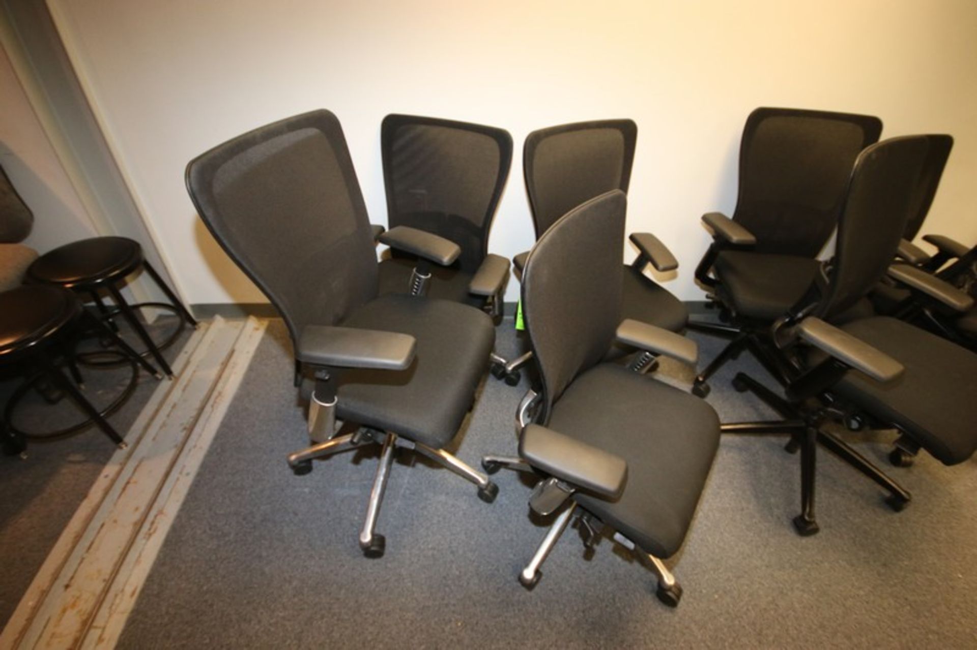 Haworth Zody Task Chairs w/ arms - A high-performing task chair, Zody blends science-based - Image 3 of 3