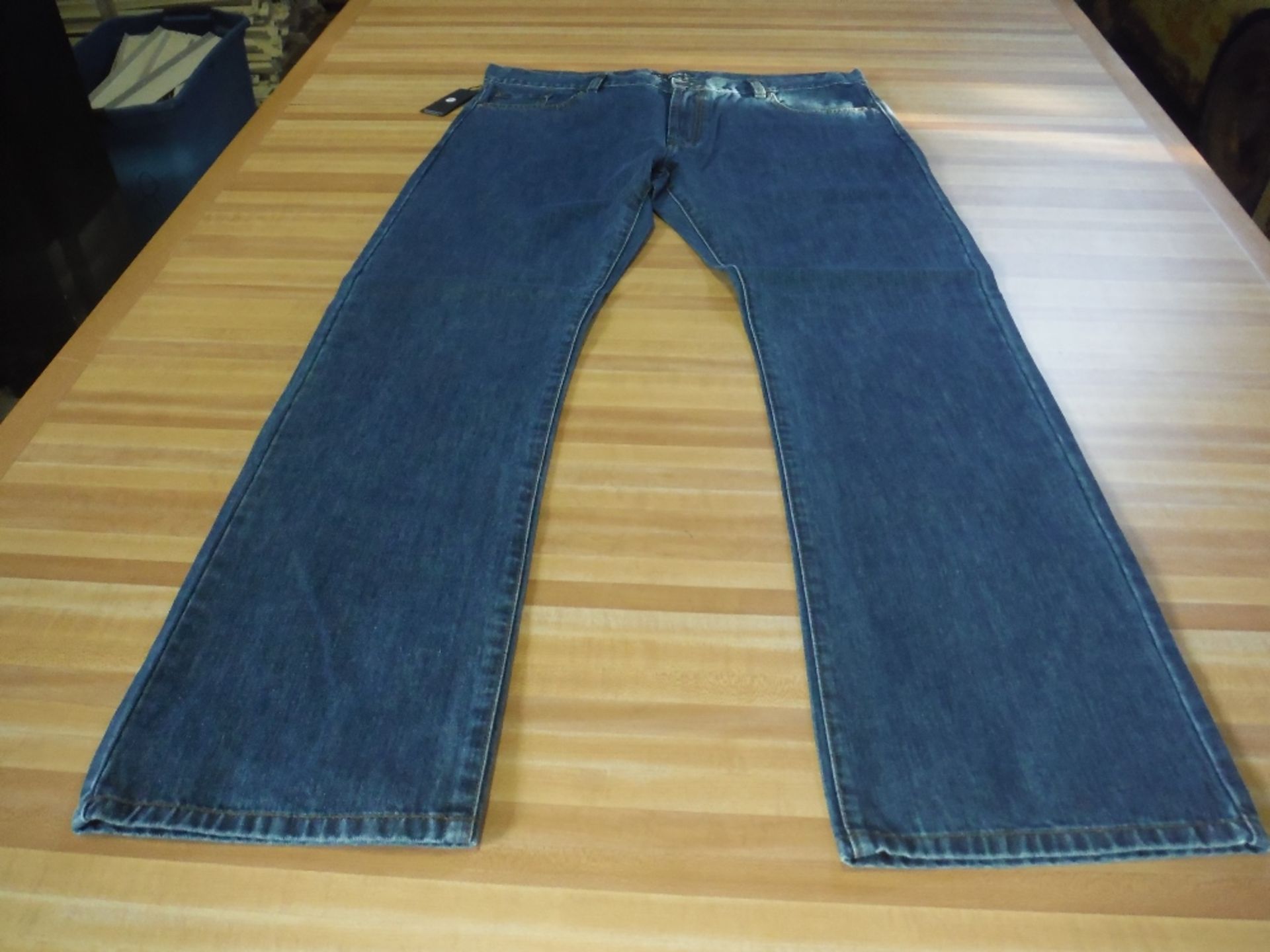 ''HORST''CLASSIC FIT MENS JEANS(LOT#22 TO 50 -SOLD AS ONE LOT OF 581 PAIRS SIZES: 32 TO 40 - Image 4 of 4