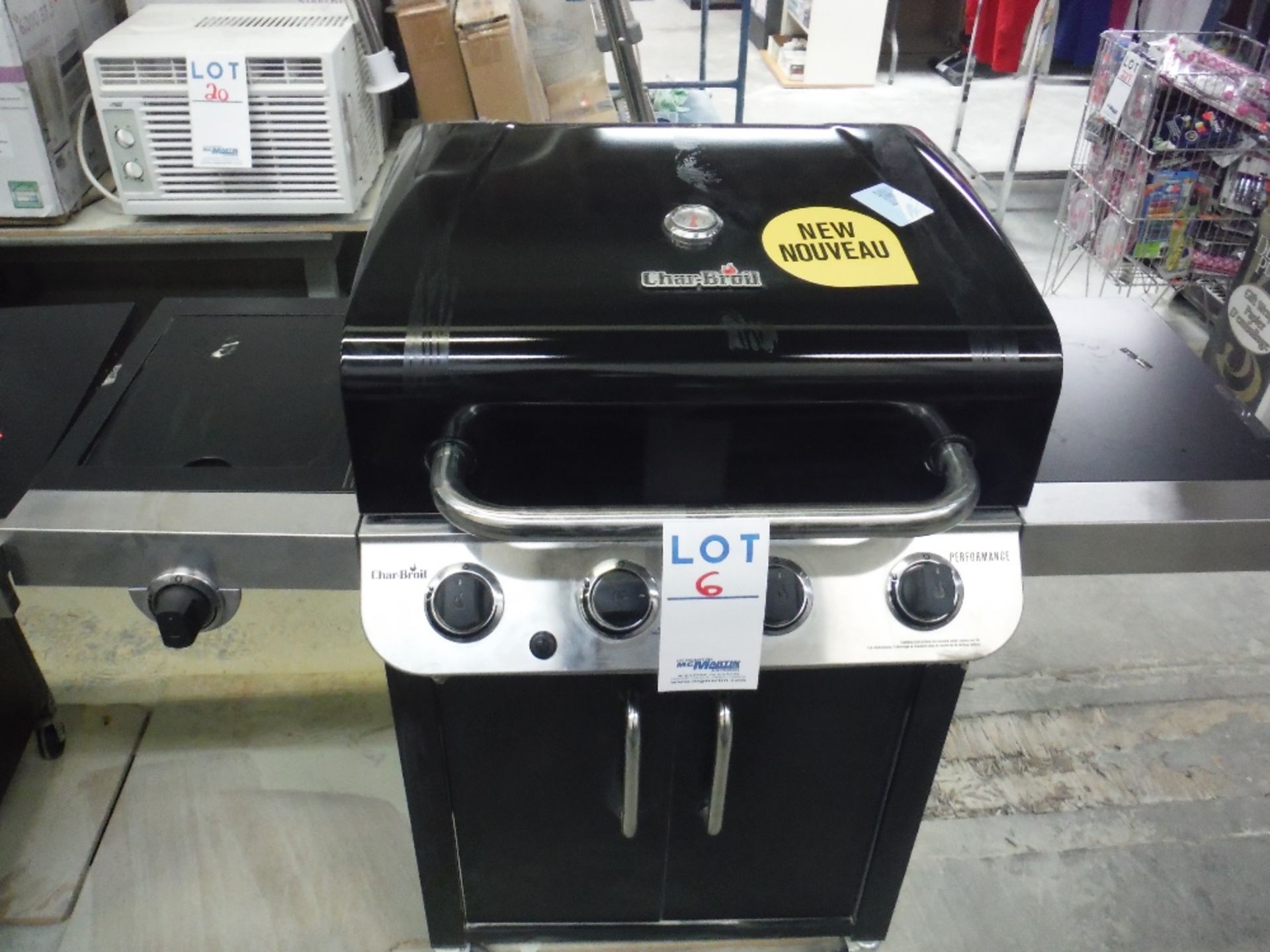 ''CHAR-BROIL'' NATURAL GAS BBQ